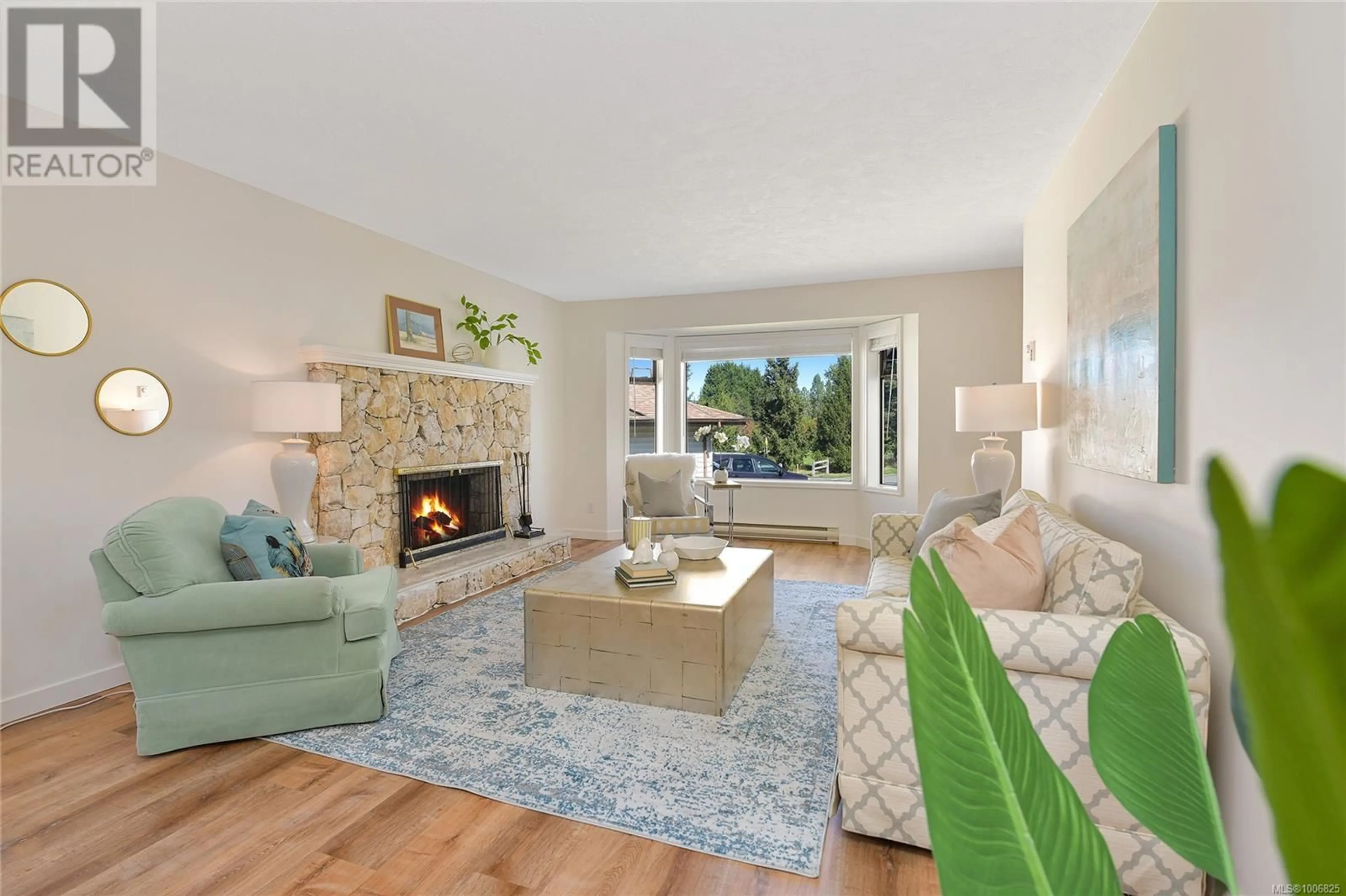 Living room with furniture, unknown for 4372 VANGUARD PLACE, Saanich British Columbia V8Z6X3