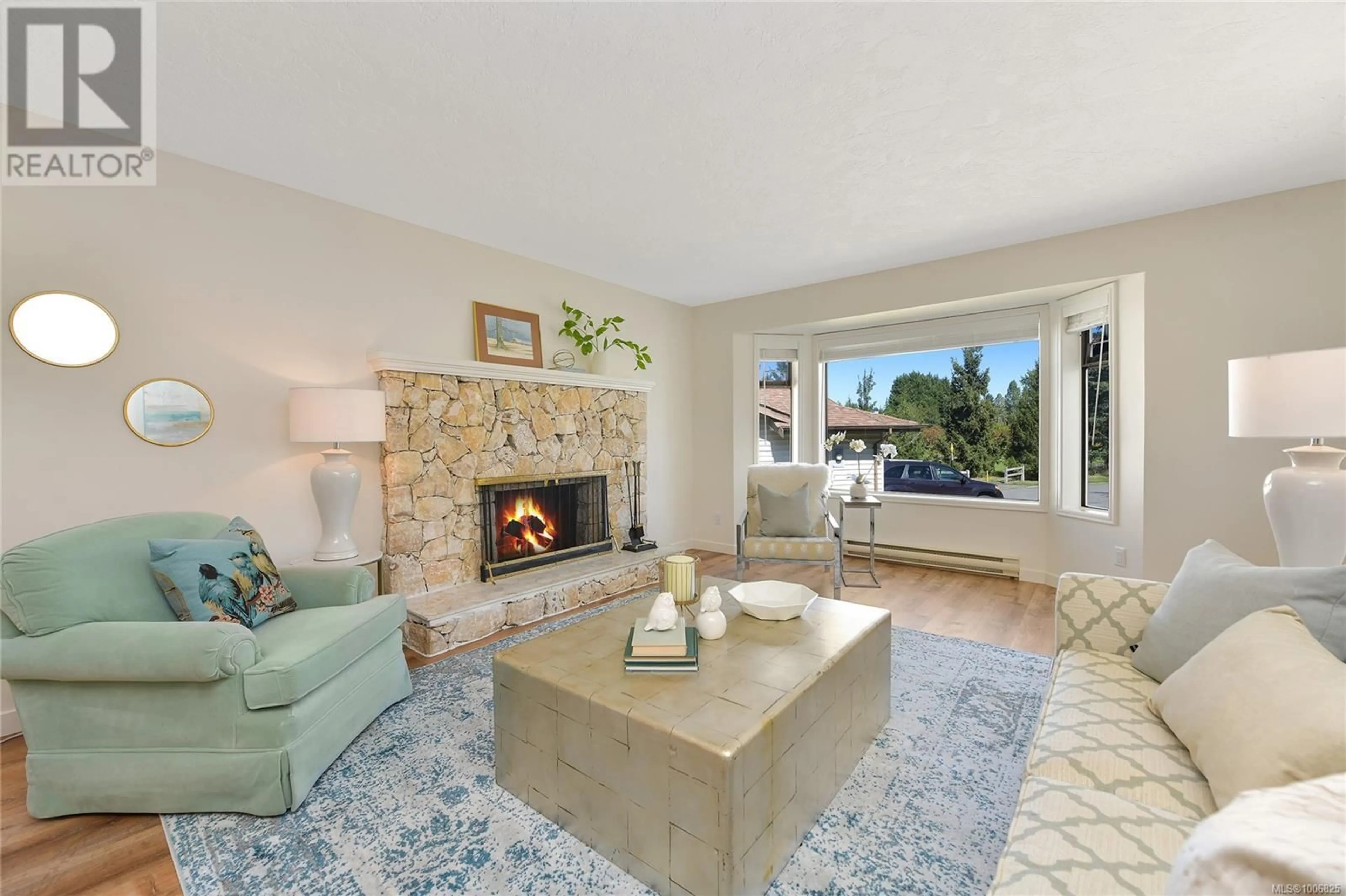 Living room with furniture, ceramic/tile floor for 4372 VANGUARD PLACE, Saanich British Columbia V8Z6X3