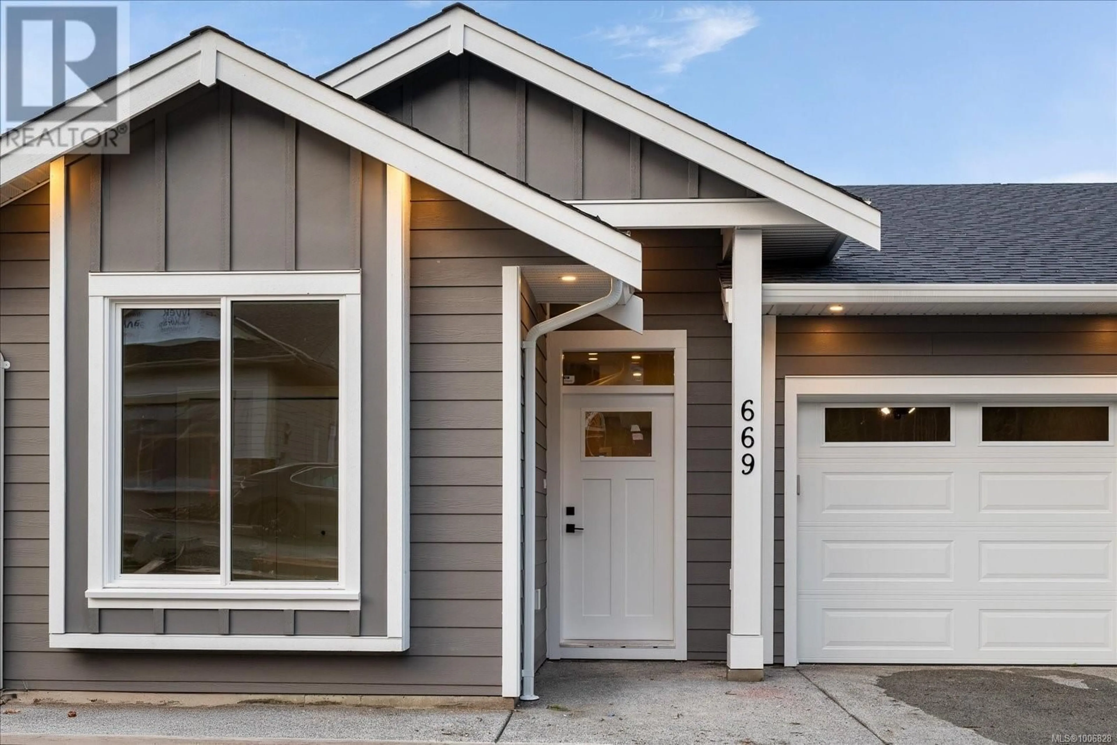 Home with vinyl exterior material, street for 669 SANDERSON ROAD, Ladysmith British Columbia V9G0A7