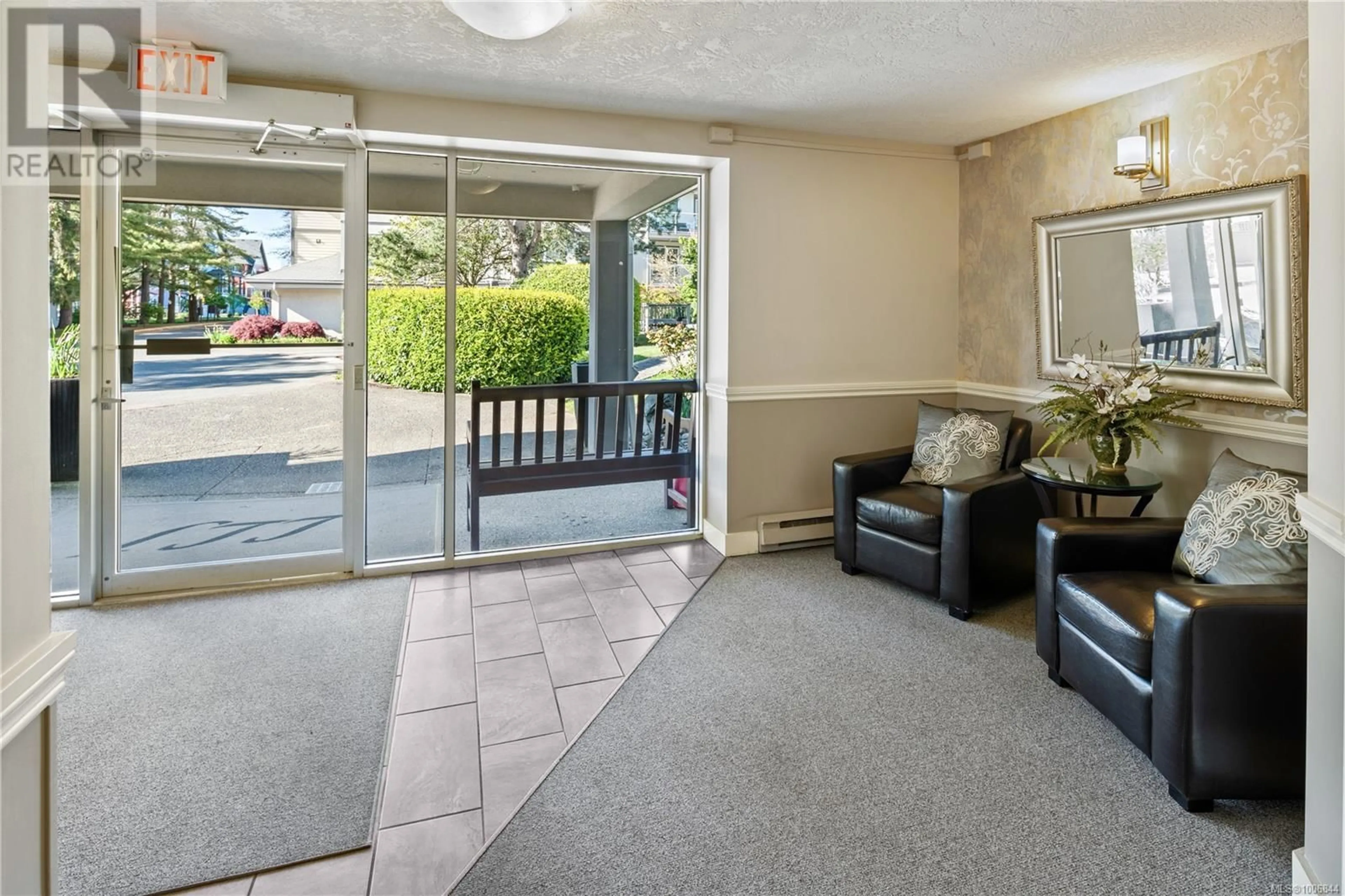 Indoor foyer for 220 - 2245 JAMES WHITE BOULEVARD, Sidney British Columbia V8L1Z5