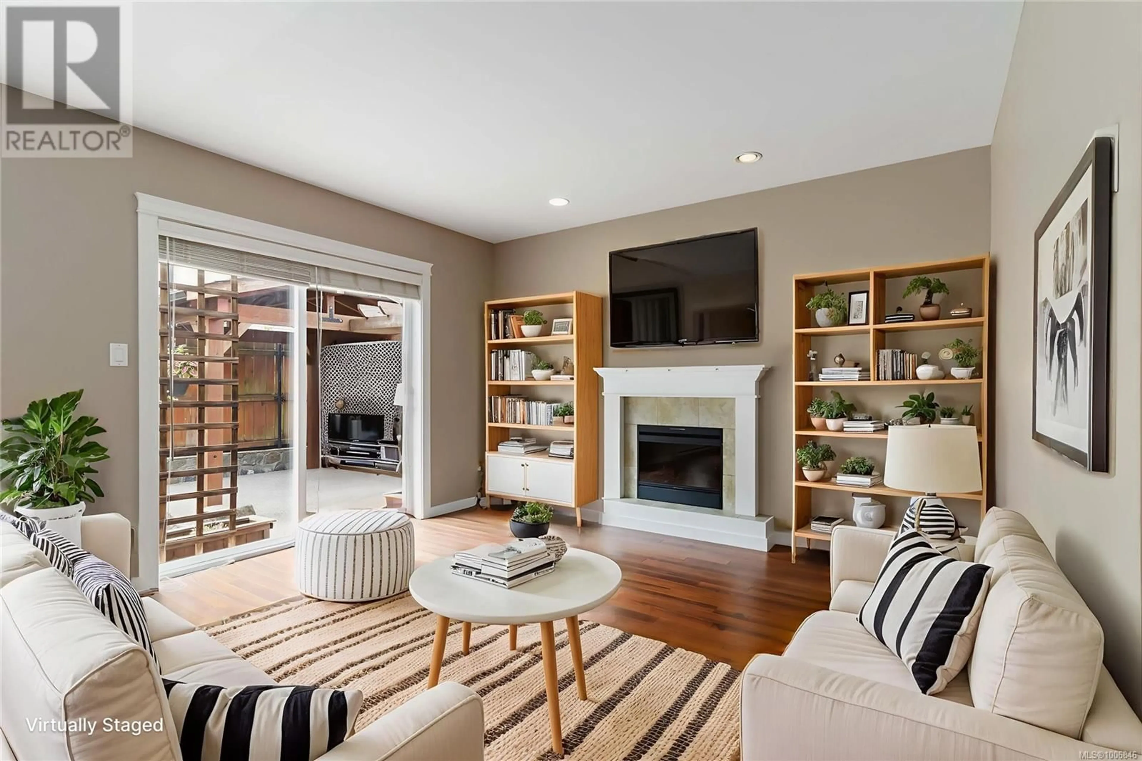 Living room with furniture, wood/laminate floor for 3355 LANGRISH MEWS, Langford British Columbia V9C2P3