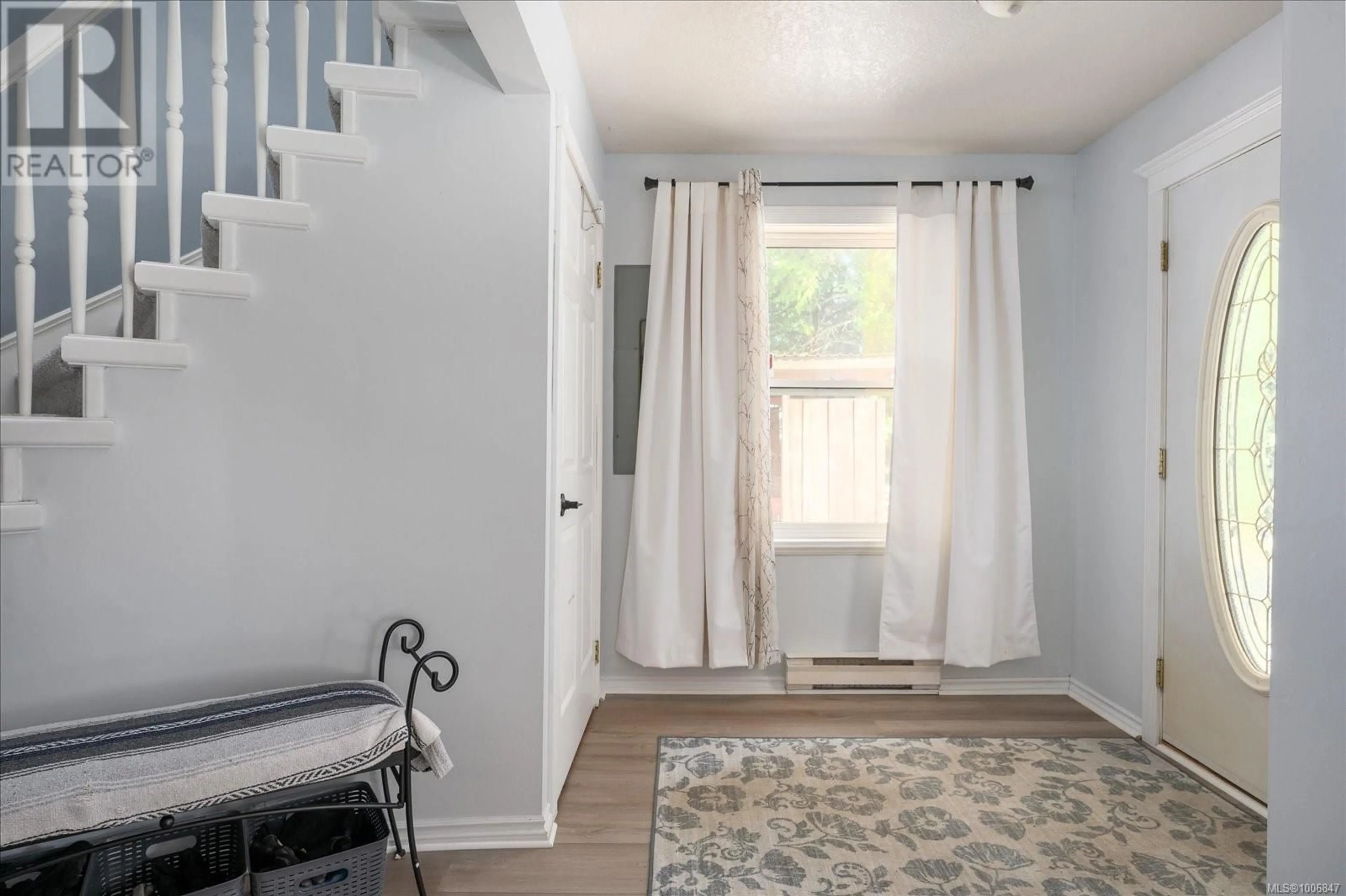 Indoor entryway for 4672 THOMPSON CLARKE ROAD, Bowser British Columbia V0R1G0