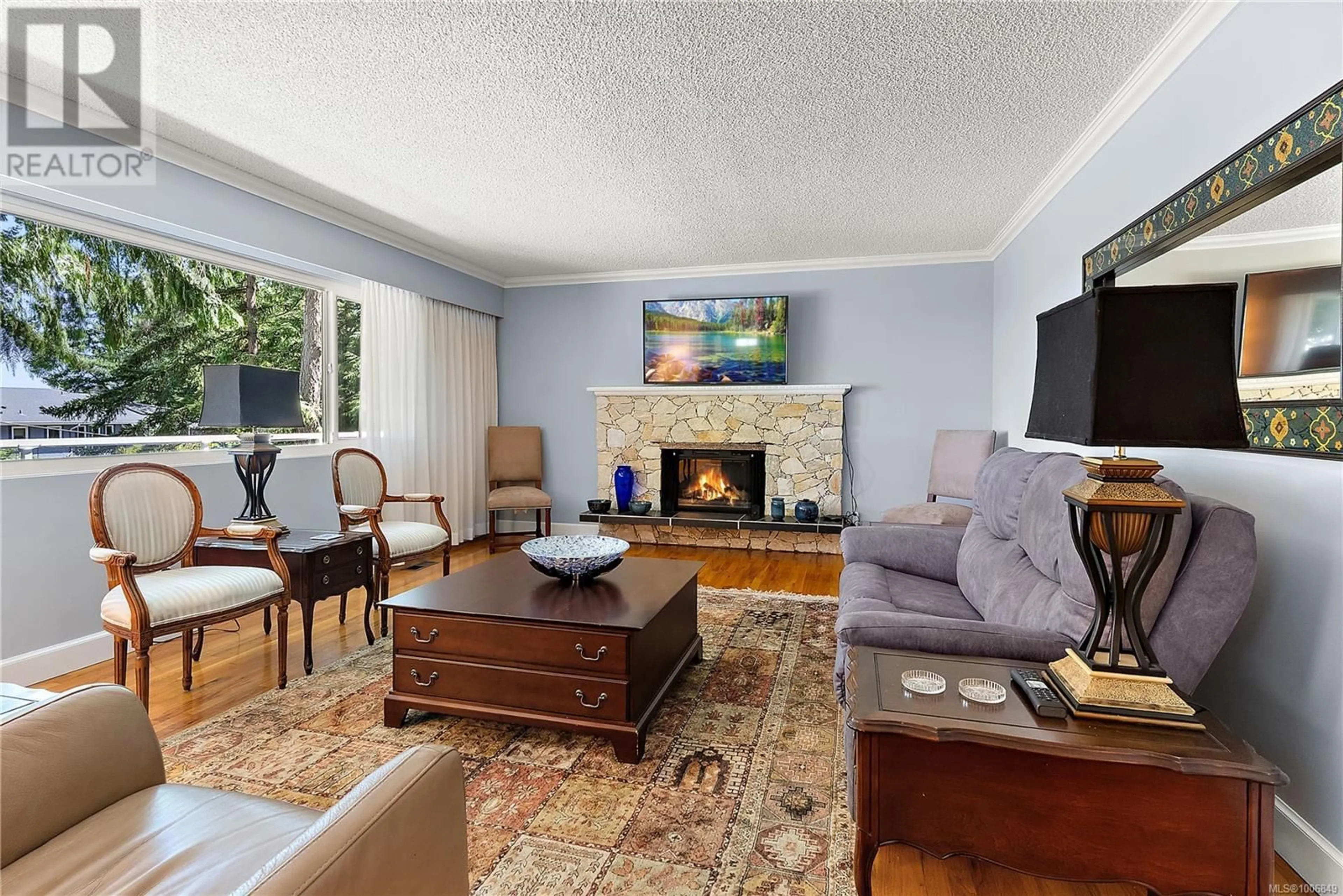 Living room with furniture, unknown for 2040 SALEM TERRACE, North Saanich British Columbia V8L5J4