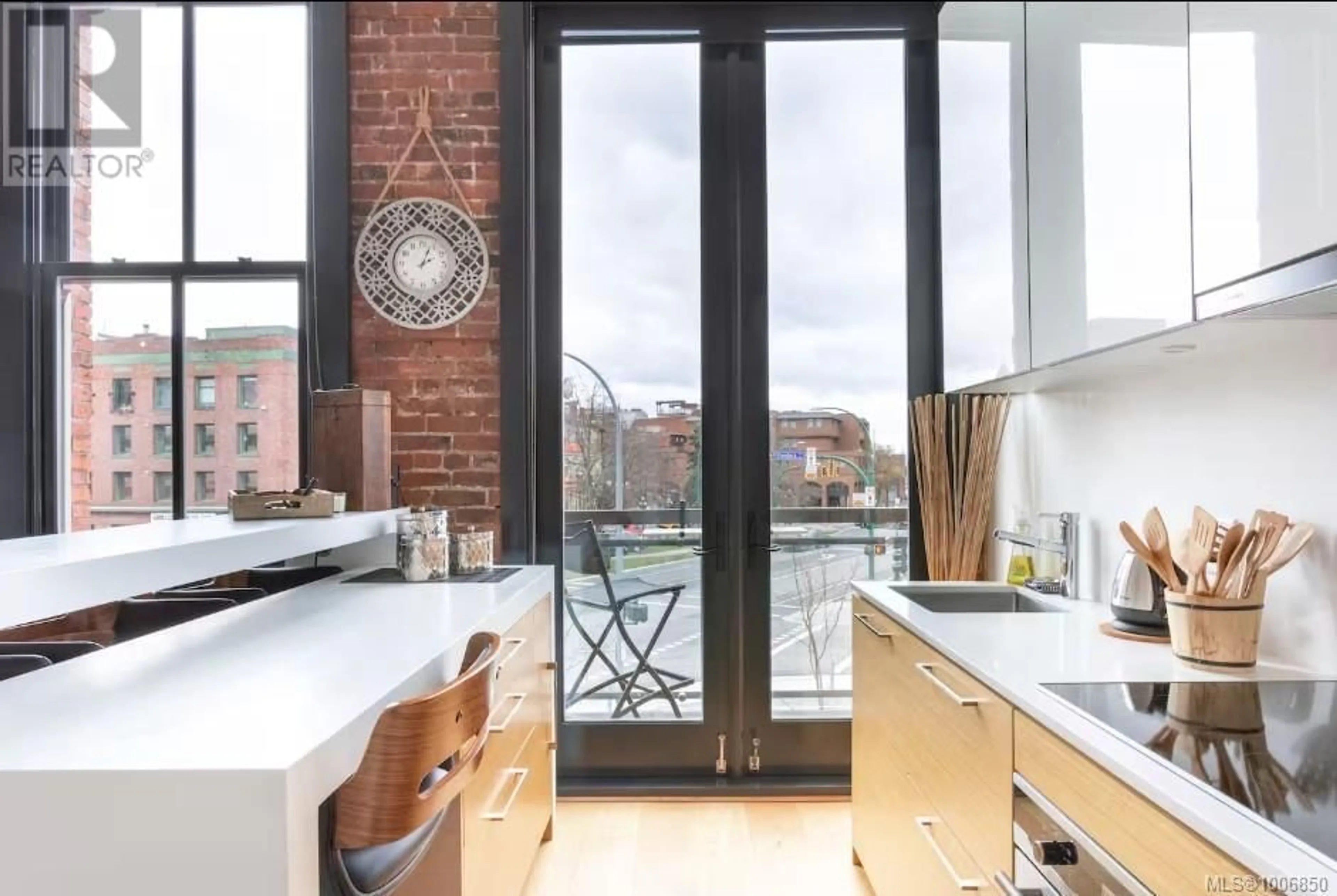 Contemporary kitchen, unknown for 225 - 1610 STORE STREET, Victoria British Columbia V8W0E3