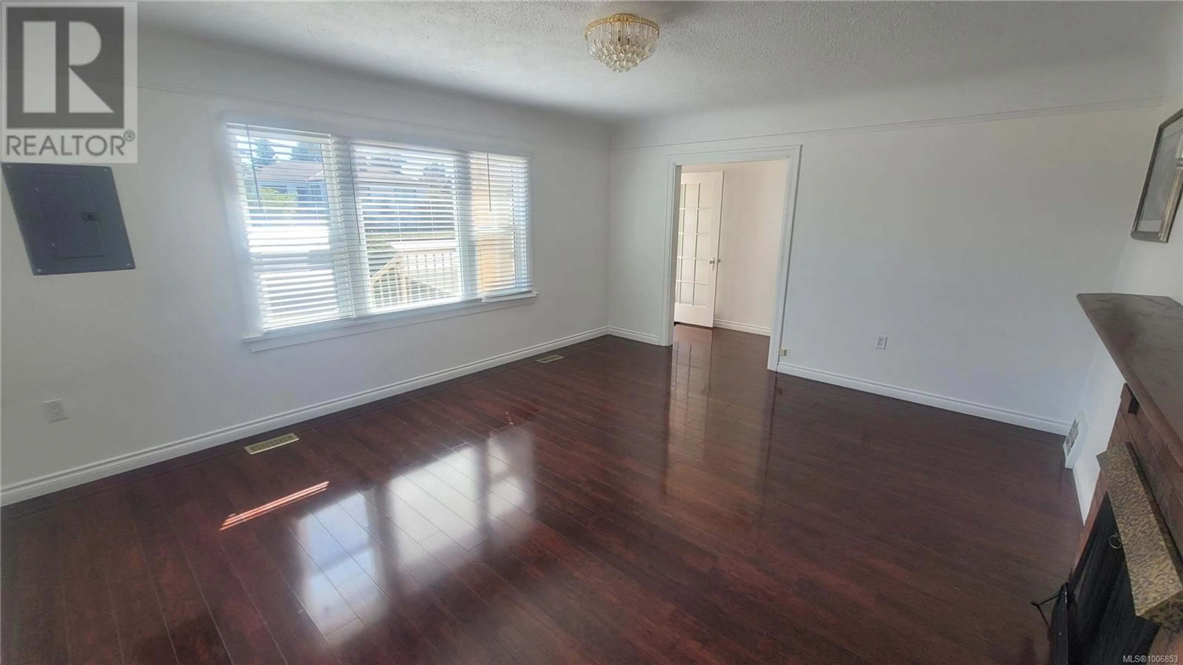 A pic of a room for 136 BURNSIDE ROAD WEST, Saanich British Columbia V9A1B8