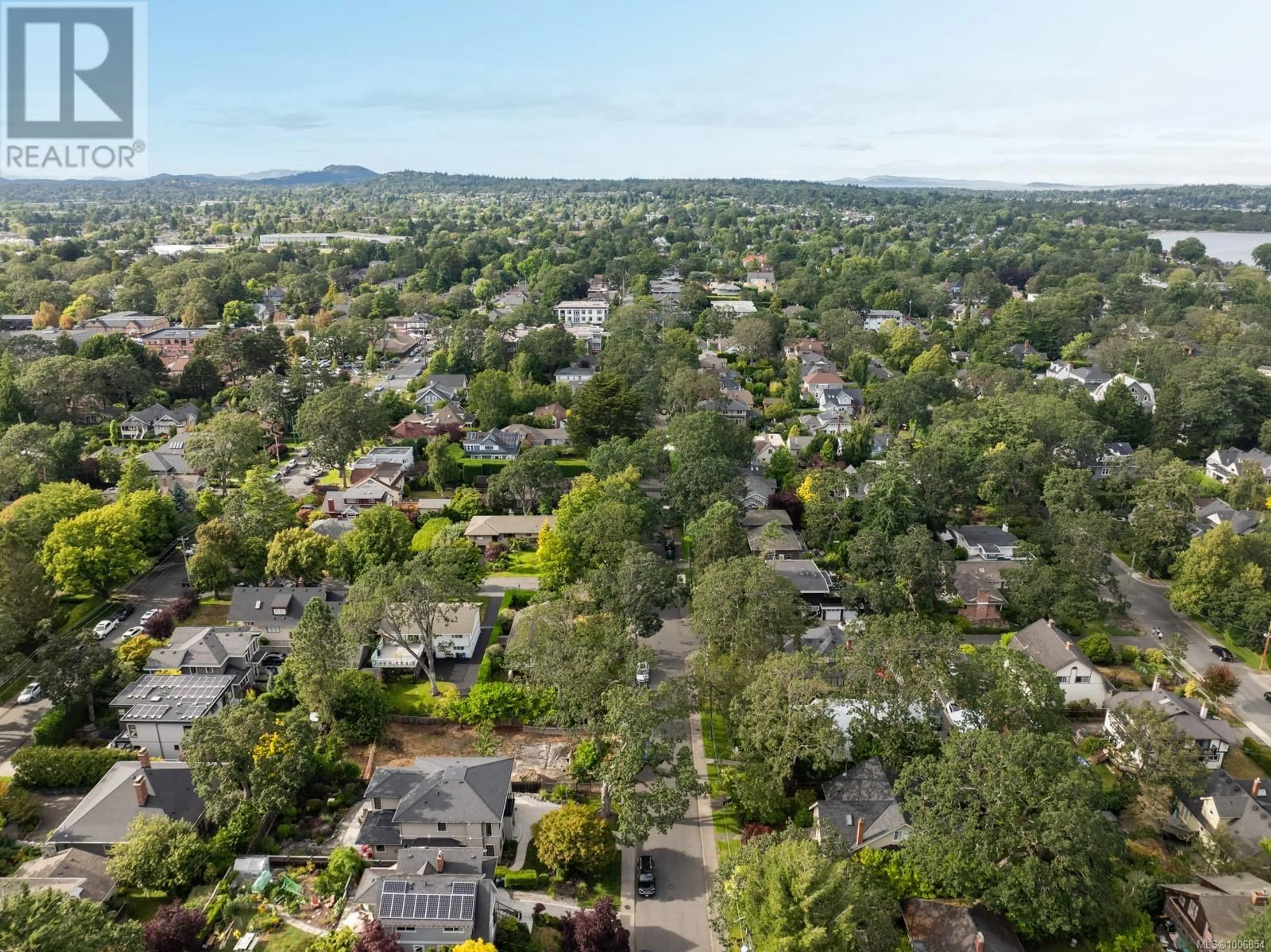 A pic from outside/outdoor area/front of a property/back of a property/a pic from drone, mountain view for 1256 OLIVER STREET, Oak Bay British Columbia V8S4W9