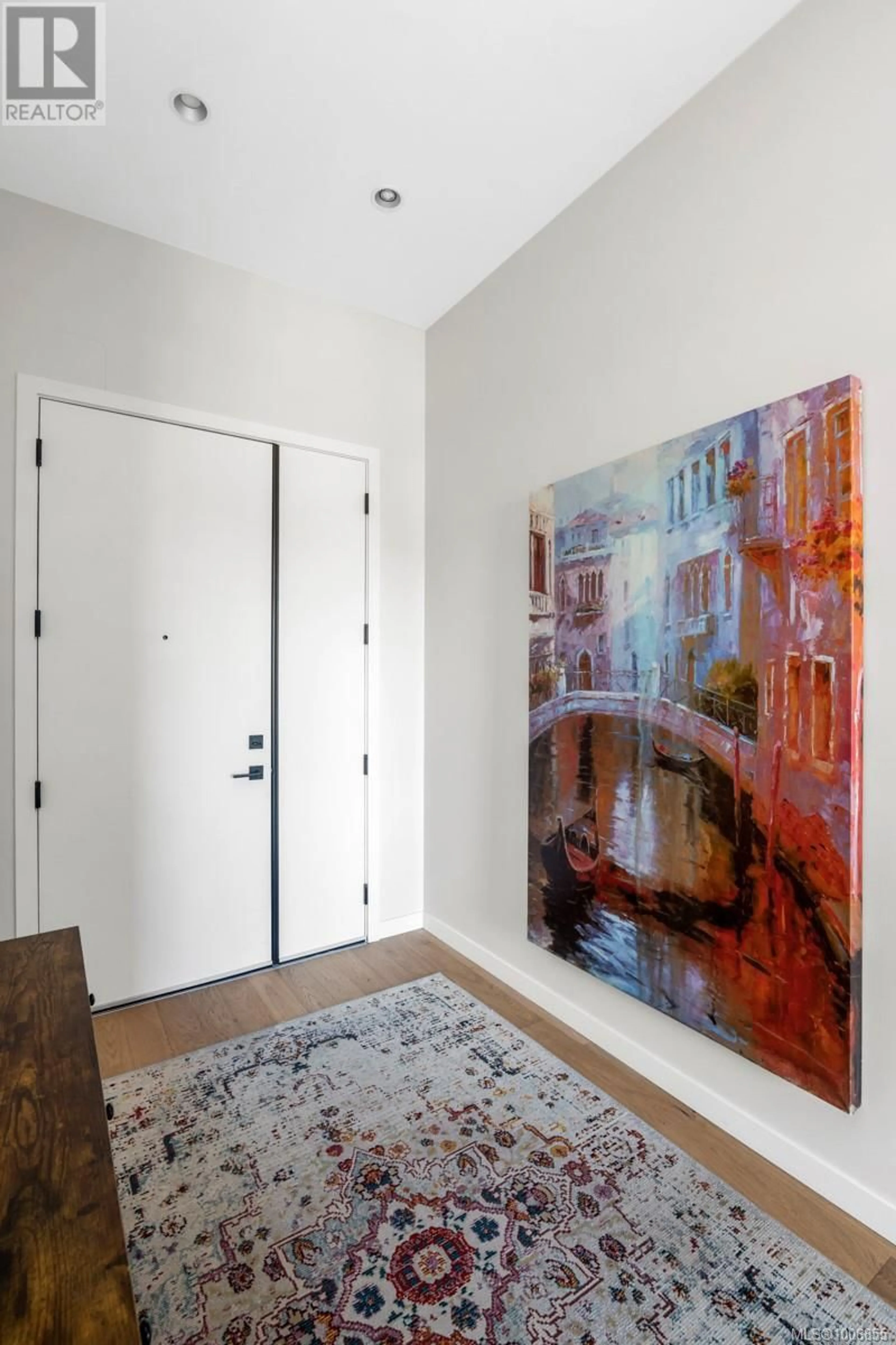 Indoor entryway for 601 - 1201 FORT STREET, Victoria British Columbia V8V0G1