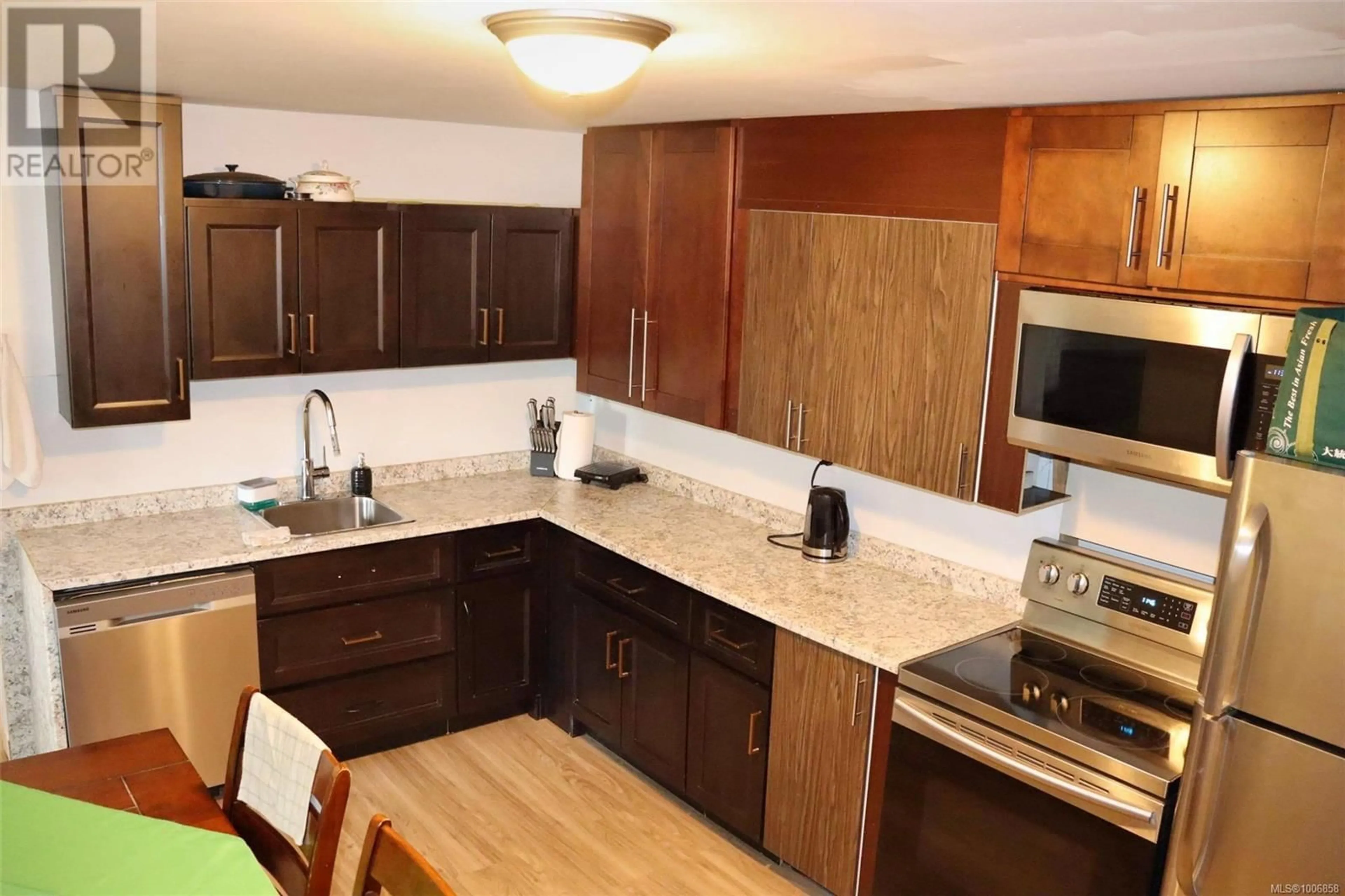 Standard kitchen, unknown for 5221 METRAL DRIVE, Nanaimo British Columbia V9T2K7