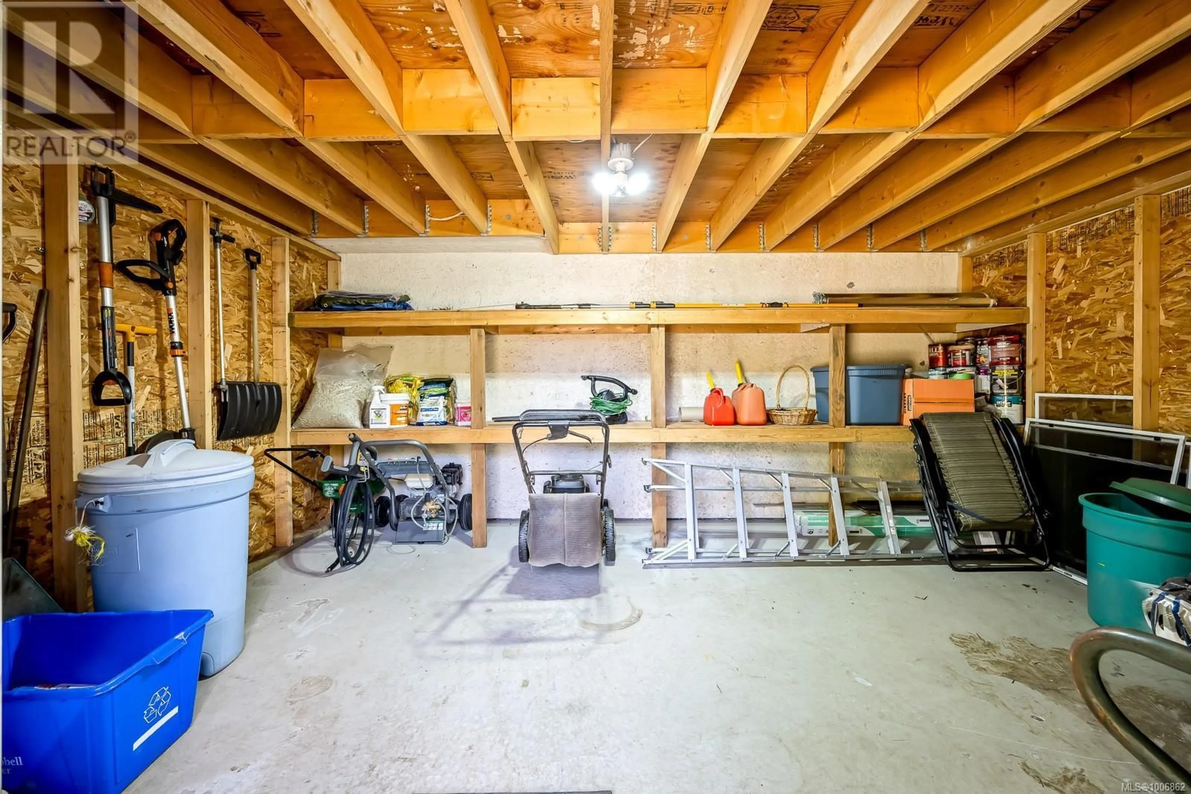 Indoor garage for 170 TAYLOR WAY, Campbell River British Columbia V9W3A8