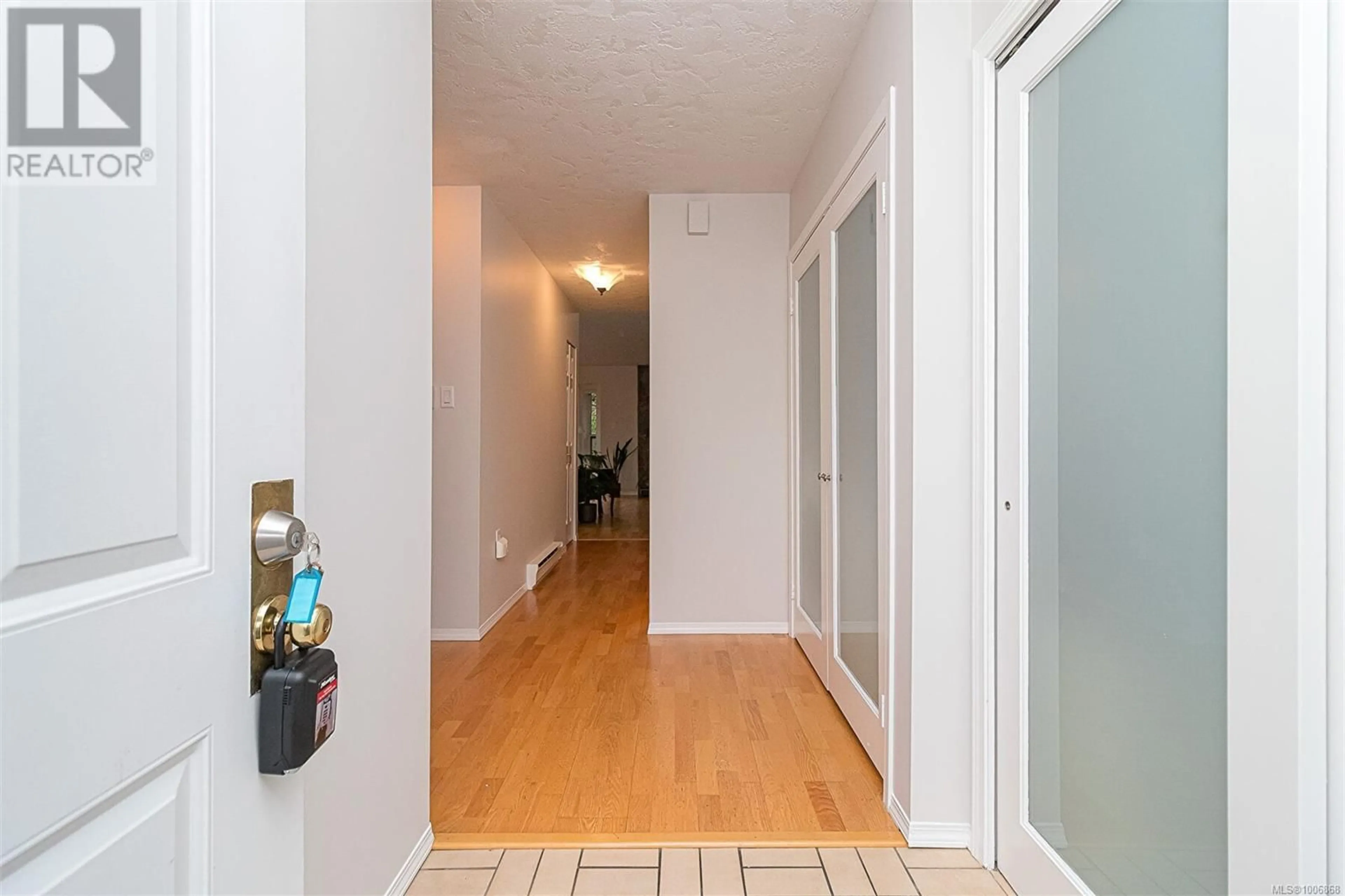 Indoor entryway for 88 - 2135 AMELIA AVENUE, Sidney British Columbia V8L3Z8