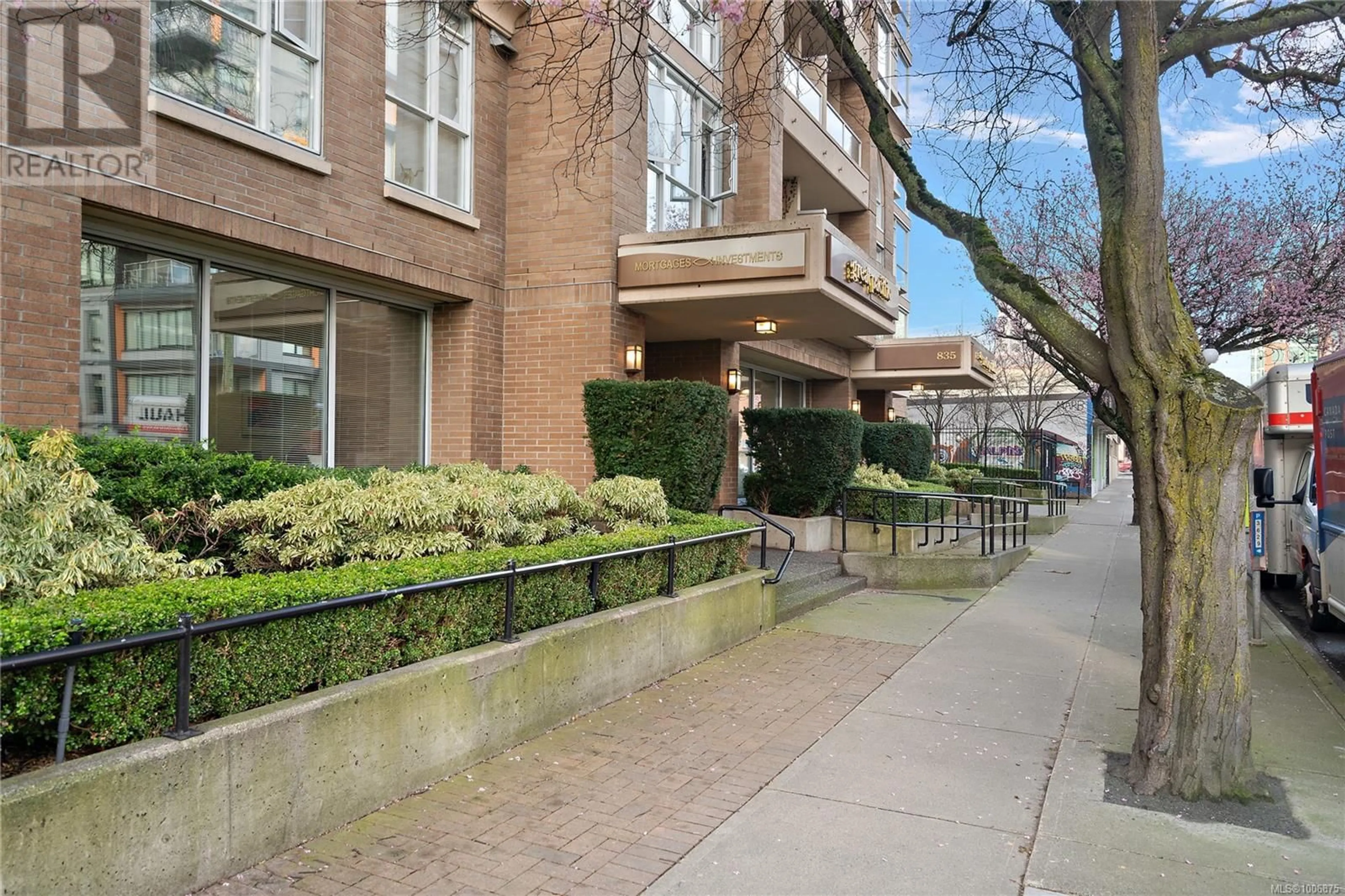 Patio, street for 609 - 835 VIEW STREET, Victoria British Columbia V8W3W8