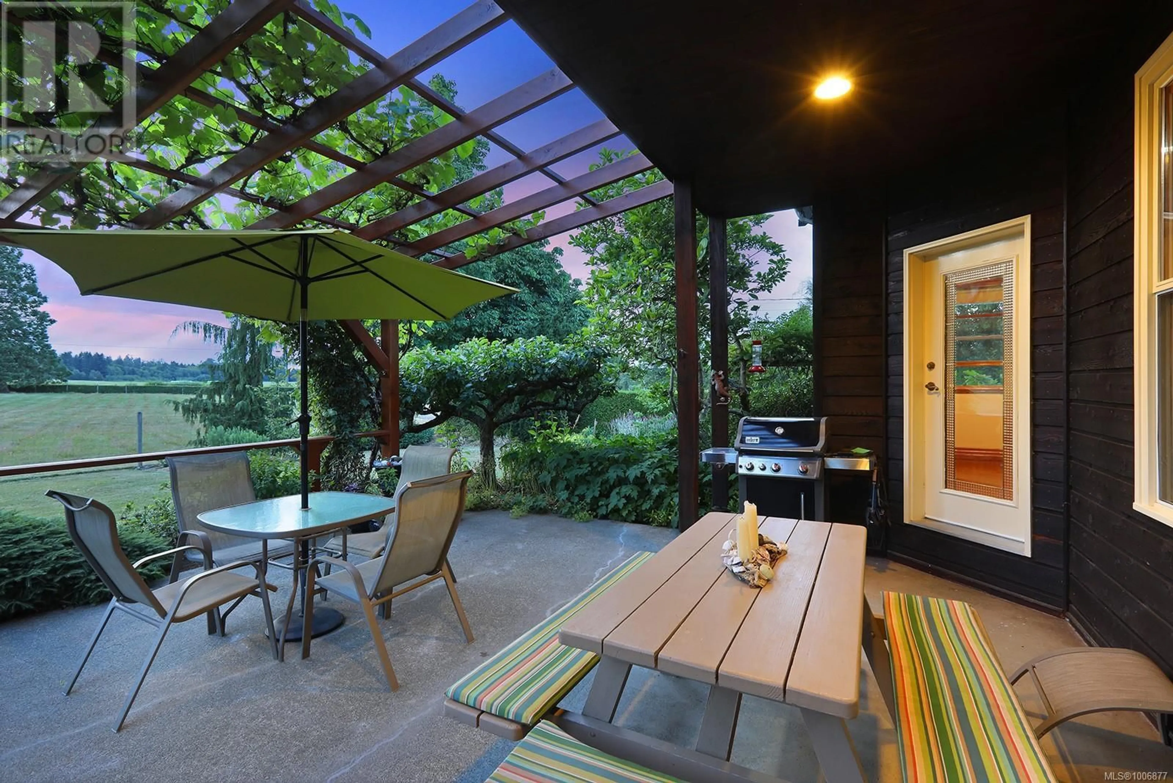Patio, street for 3713 DOVE CREEK ROAD, Courtenay British Columbia V9J1R9