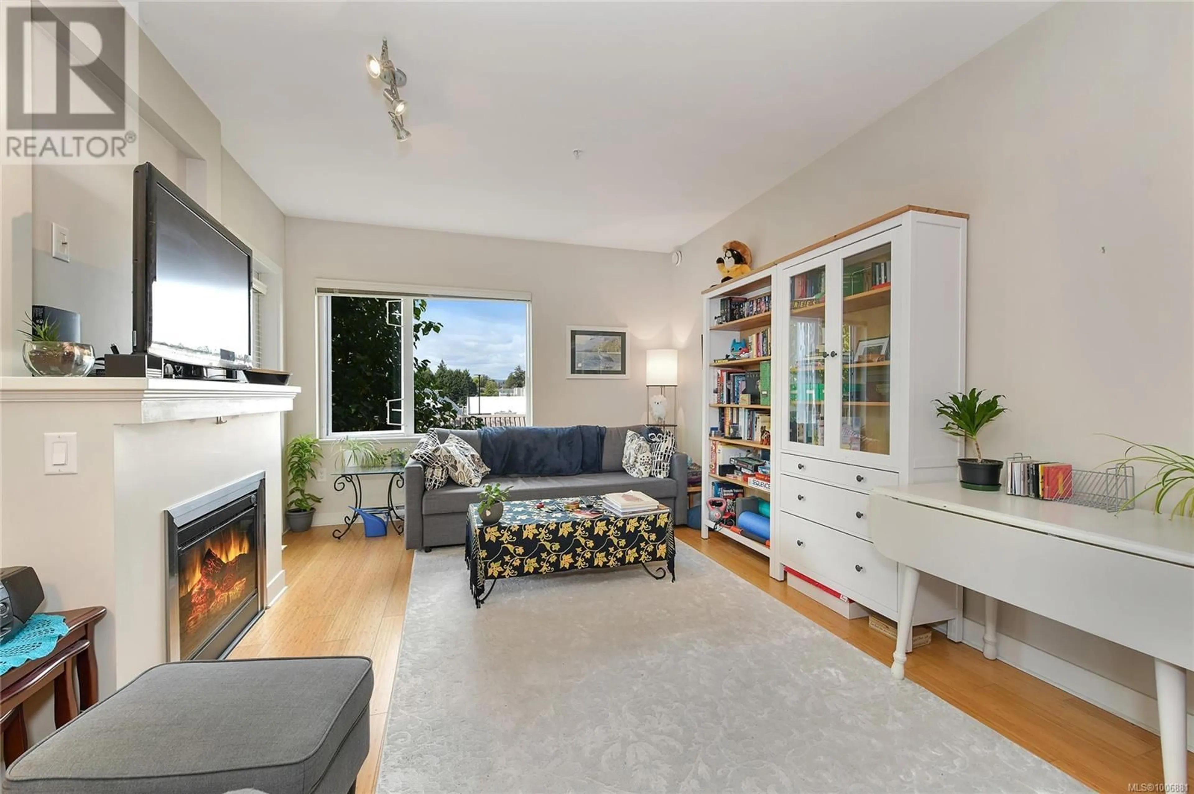 Living room with furniture, unknown for 208 - 4394 WEST SAANICH ROAD, Saanich British Columbia V8Z0B5