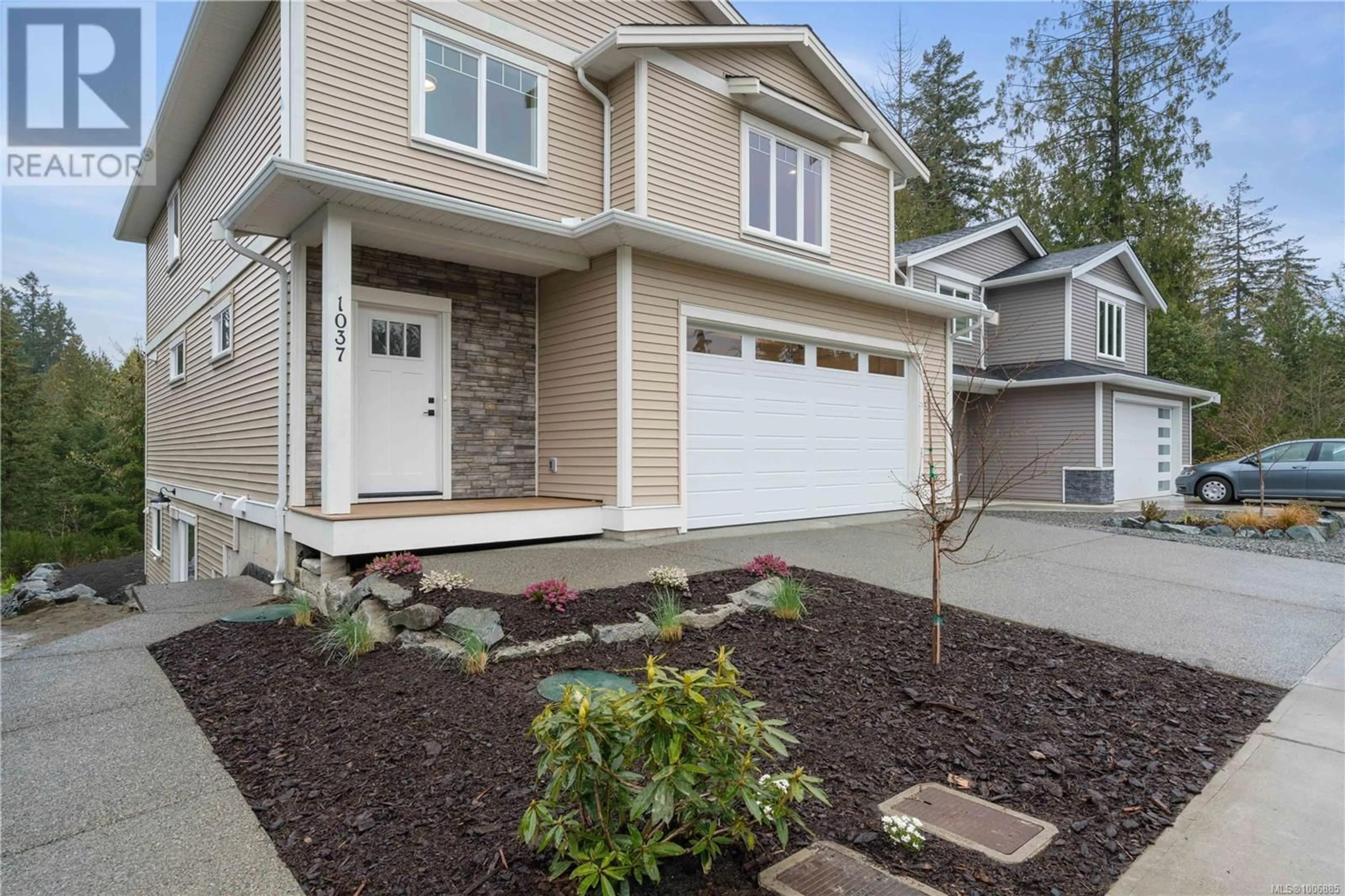 Home with vinyl exterior material, street for 1037 ROZZANO PLACE, Ladysmith British Columbia V9G1P8