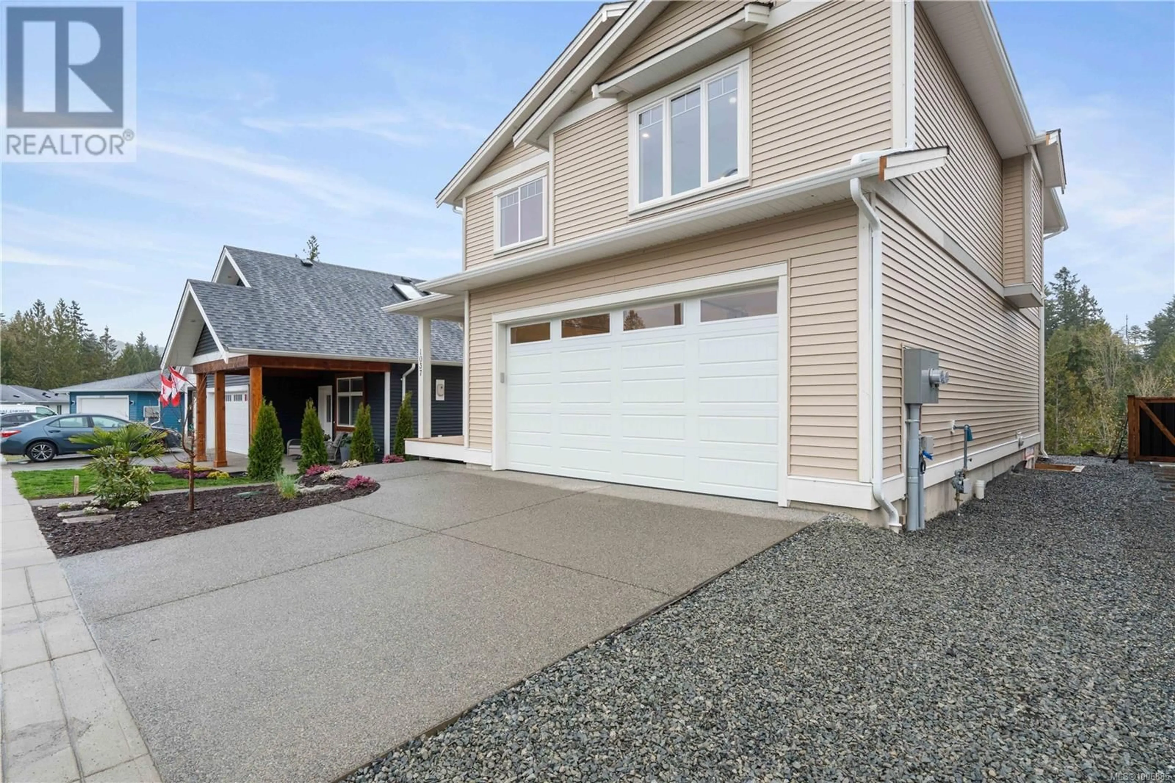 Home with vinyl exterior material, street for 1037 ROZZANO PLACE, Ladysmith British Columbia V9G1P8