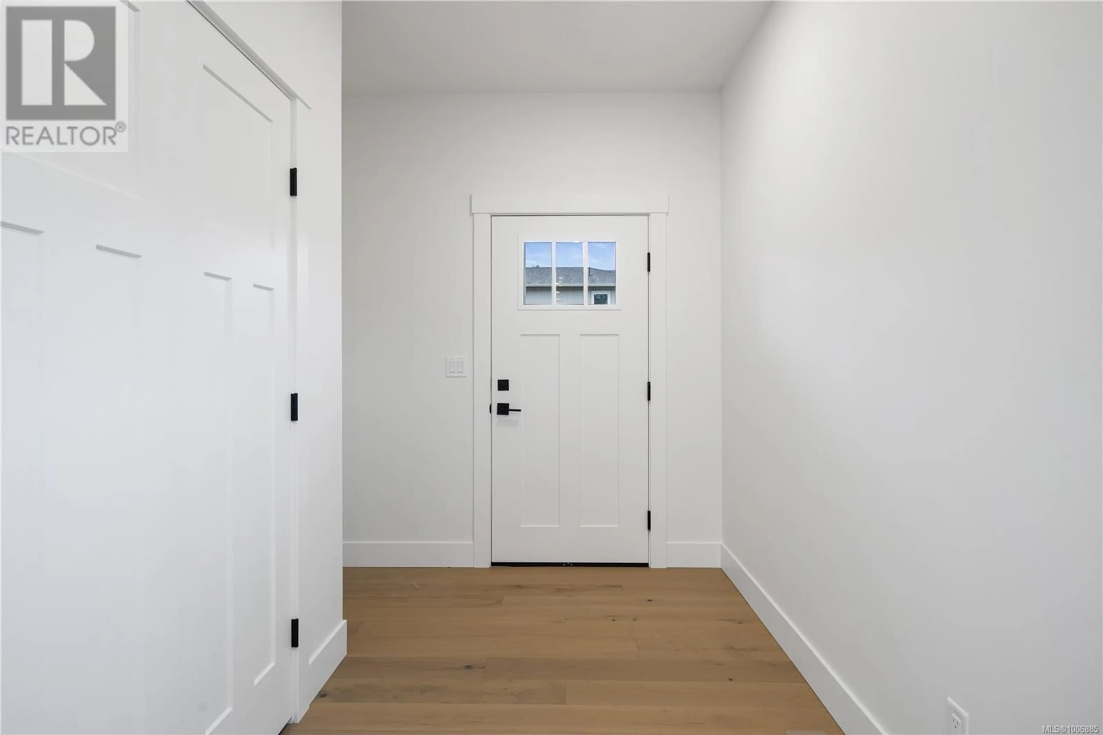 Indoor entryway for 1037 ROZZANO PLACE, Ladysmith British Columbia V9G1P8