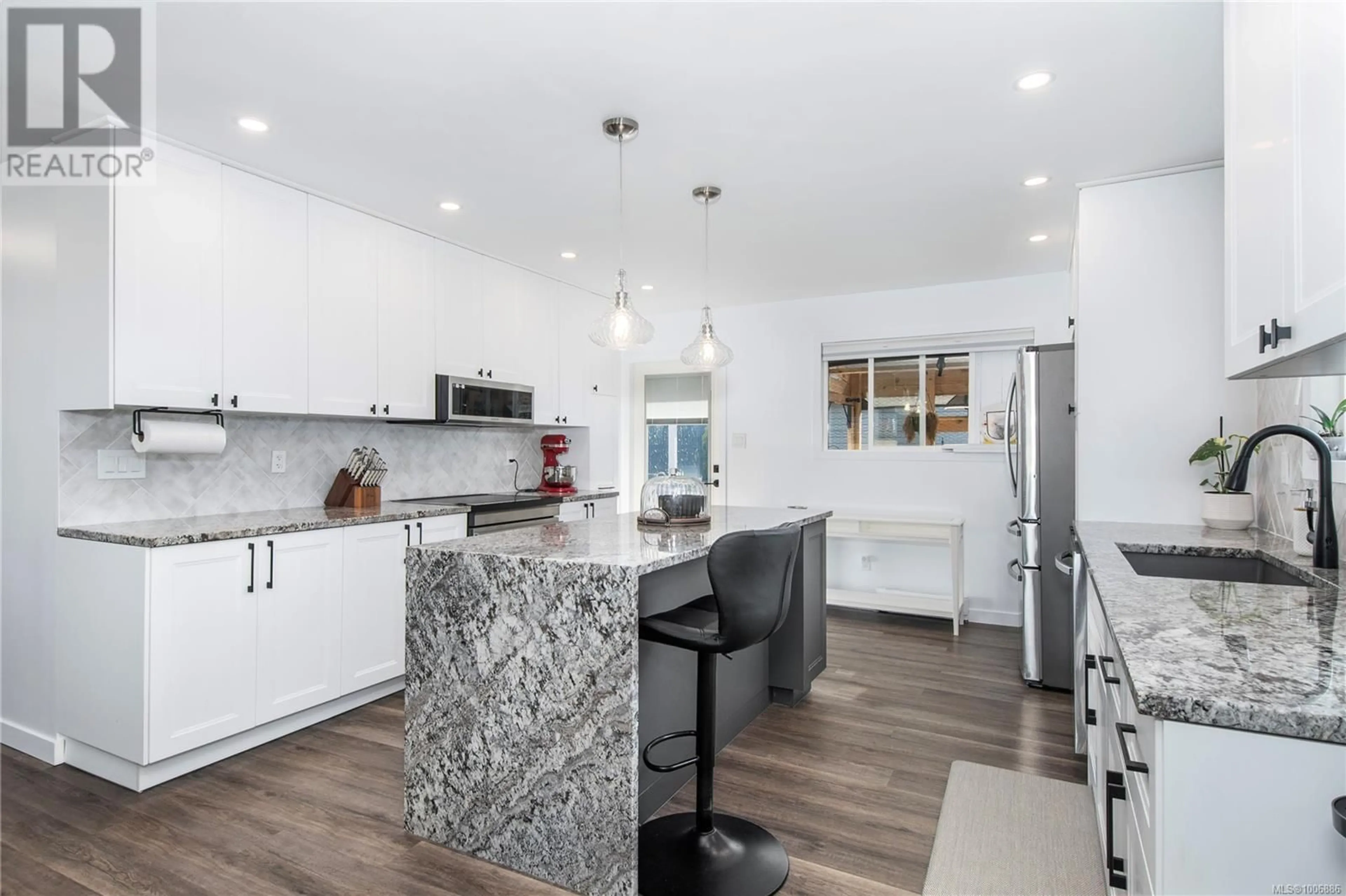 Open concept kitchen, ceramic/tile floor for 2501 ALDER STREET SOUTH, Campbell River British Columbia V9W5T3