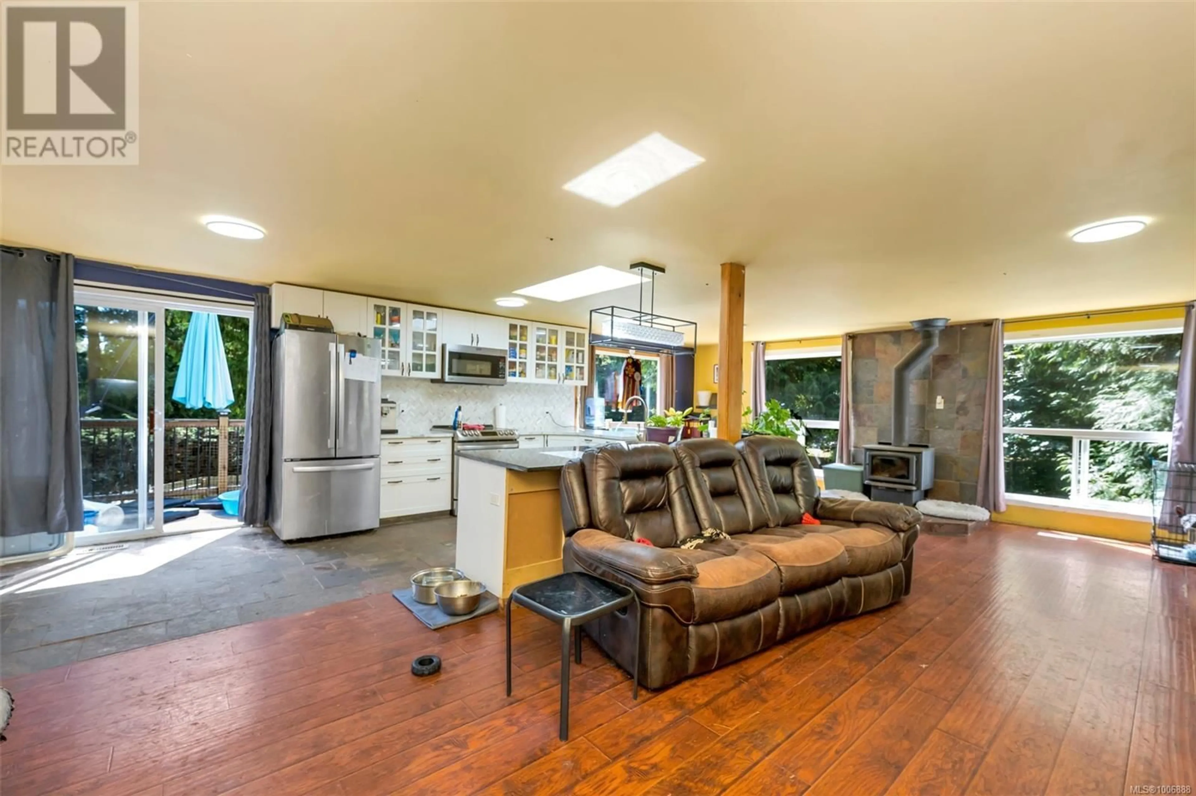Open concept kitchen, ceramic/tile floor for 4547 COWICHAN LAKE ROAD, Duncan British Columbia V9L5J4