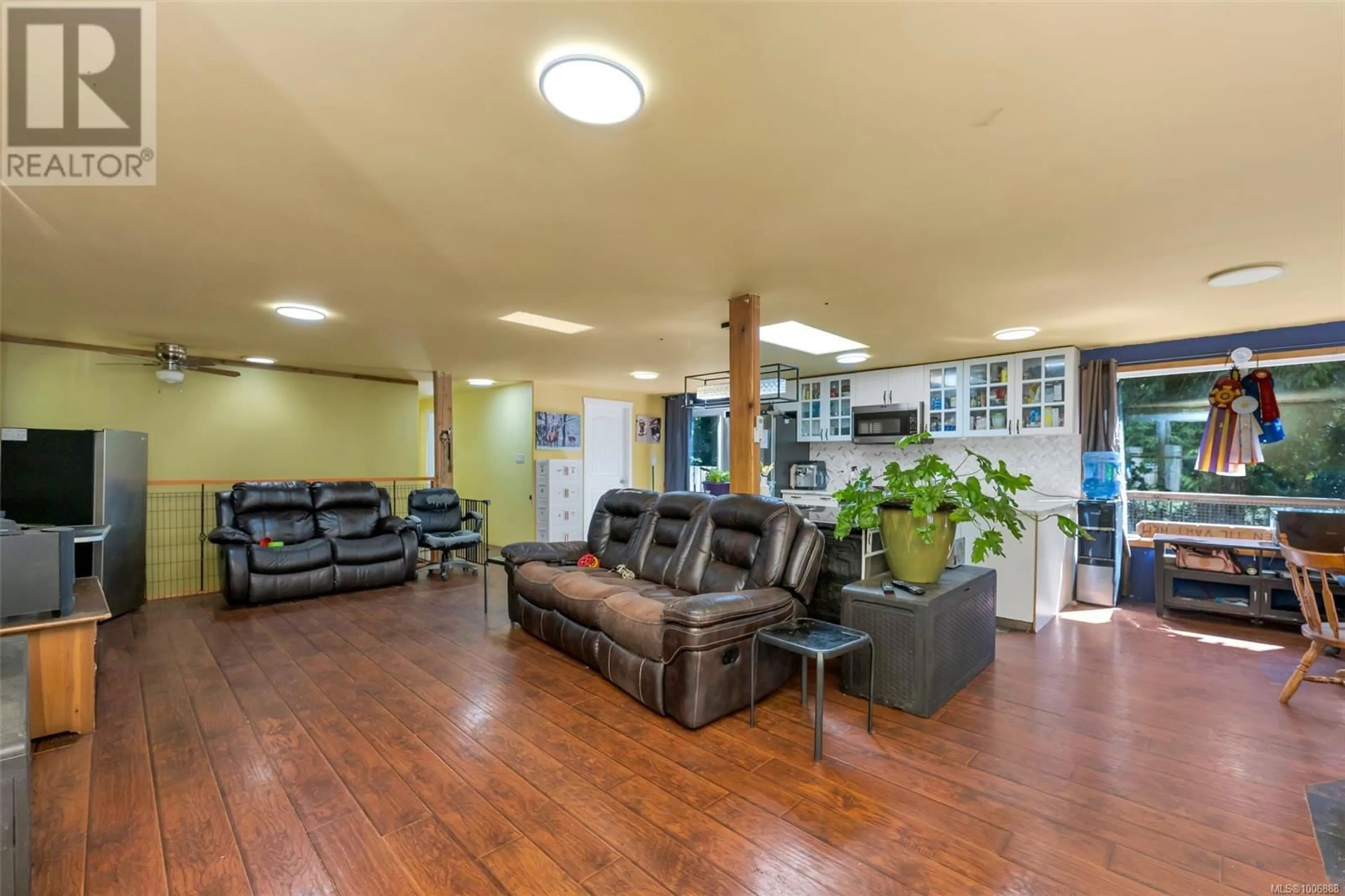 Lobby for 4547 COWICHAN LAKE ROAD, Duncan British Columbia V9L5J4