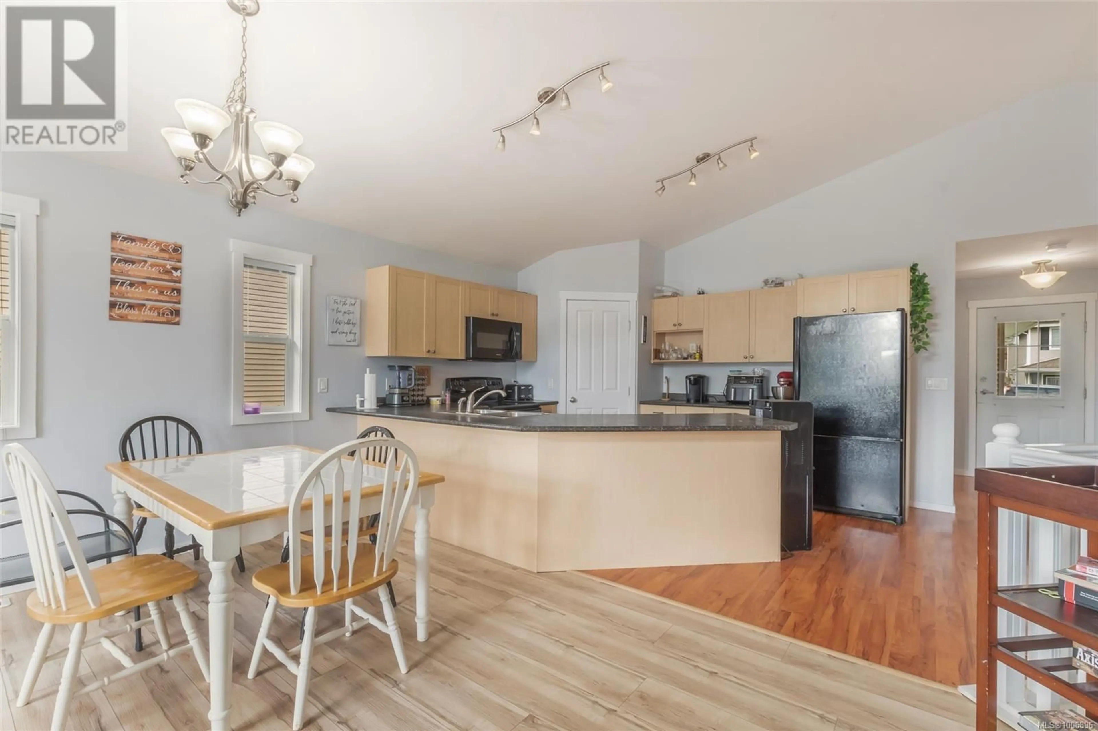 Open concept kitchen, wood/laminate floor for 645 OAKWOOD ROAD, Ladysmith British Columbia V9G2C1