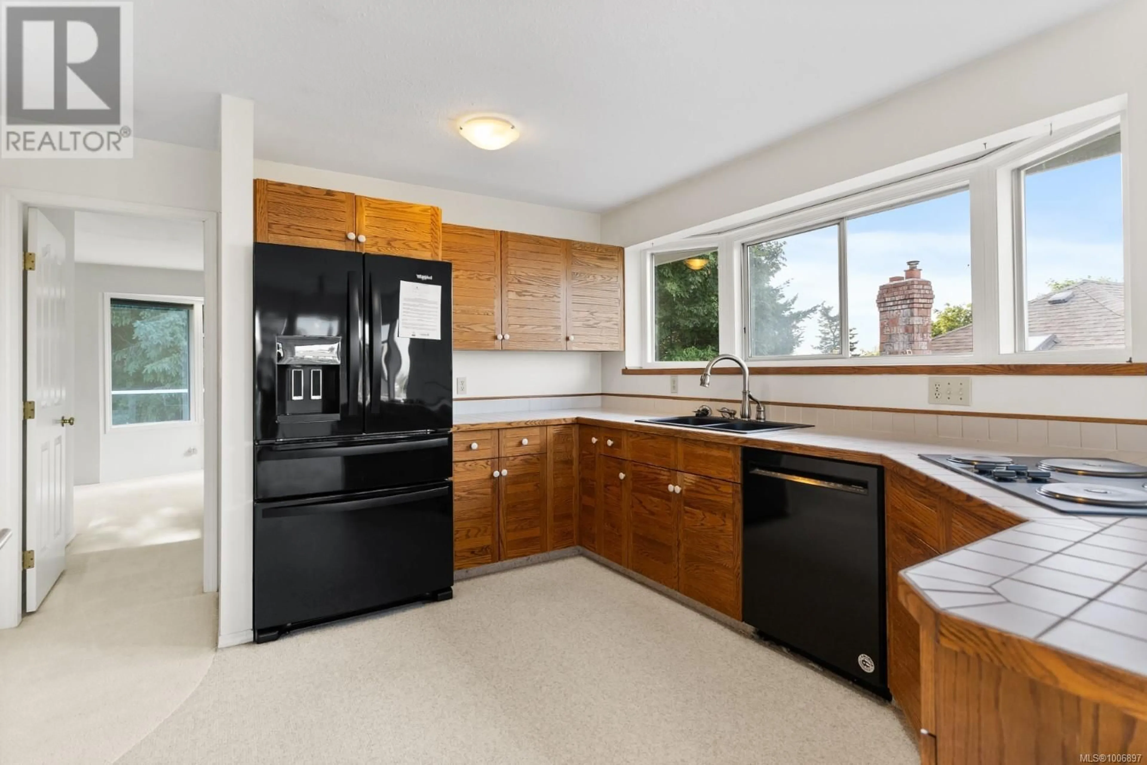 Standard kitchen, ceramic/tile floor for 5278 FILLINGER CRESCENT, Nanaimo British Columbia V9V1H7