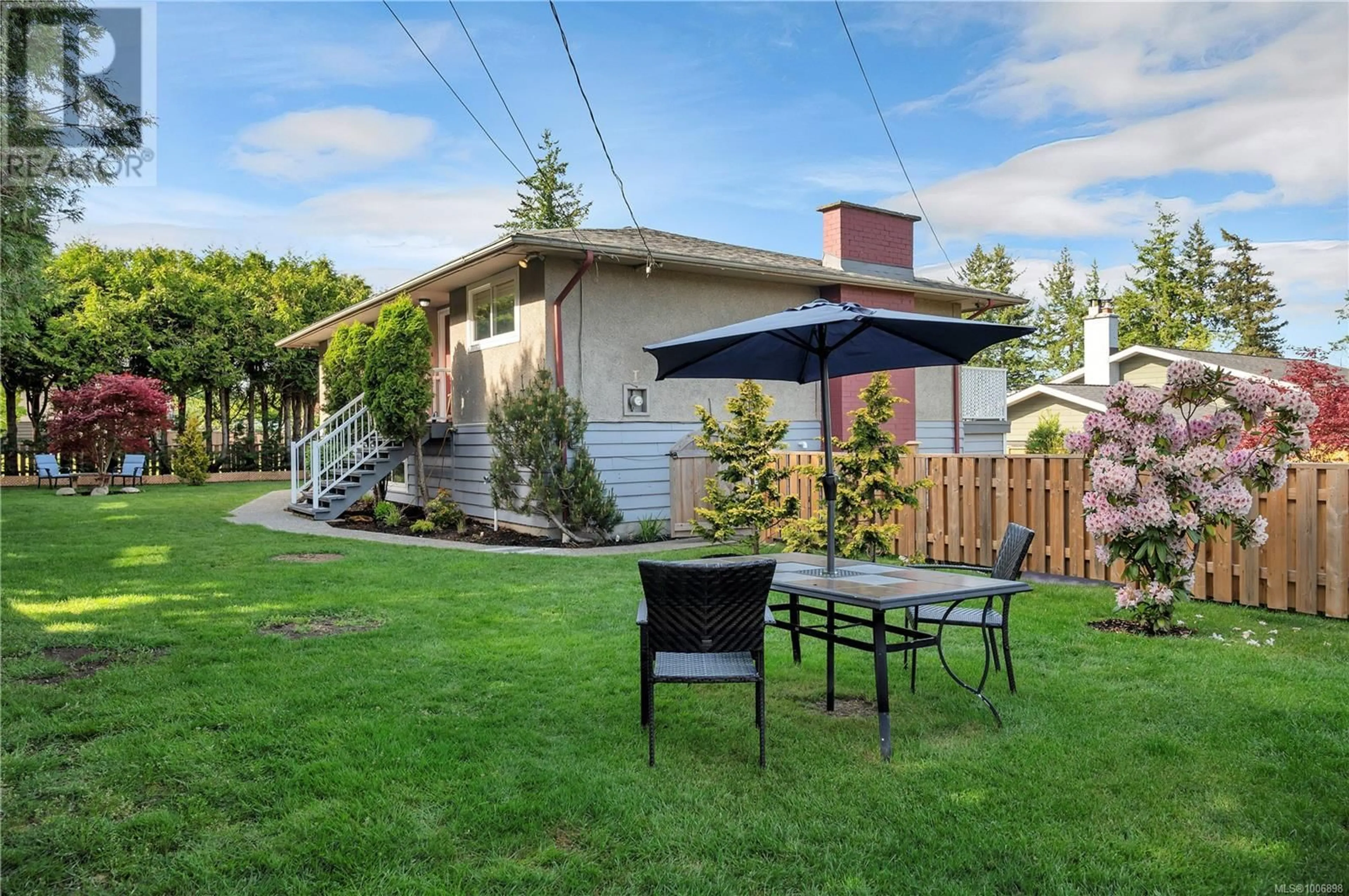 Patio, street for 87 OCEAN VIEW ROAD, Campbell River British Columbia V9W1W9