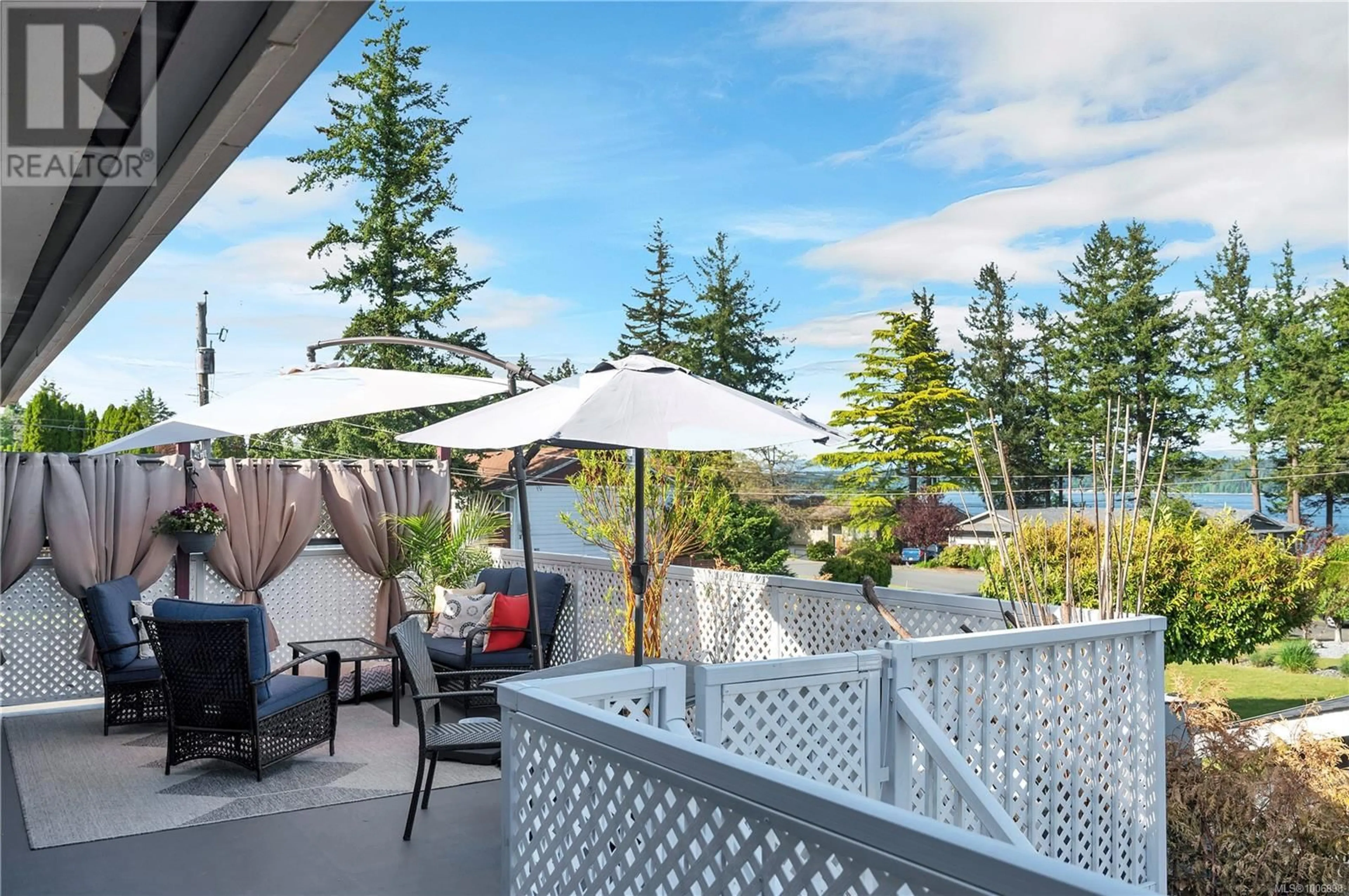 Patio, mountain view for 87 OCEAN VIEW ROAD, Campbell River British Columbia V9W1W9