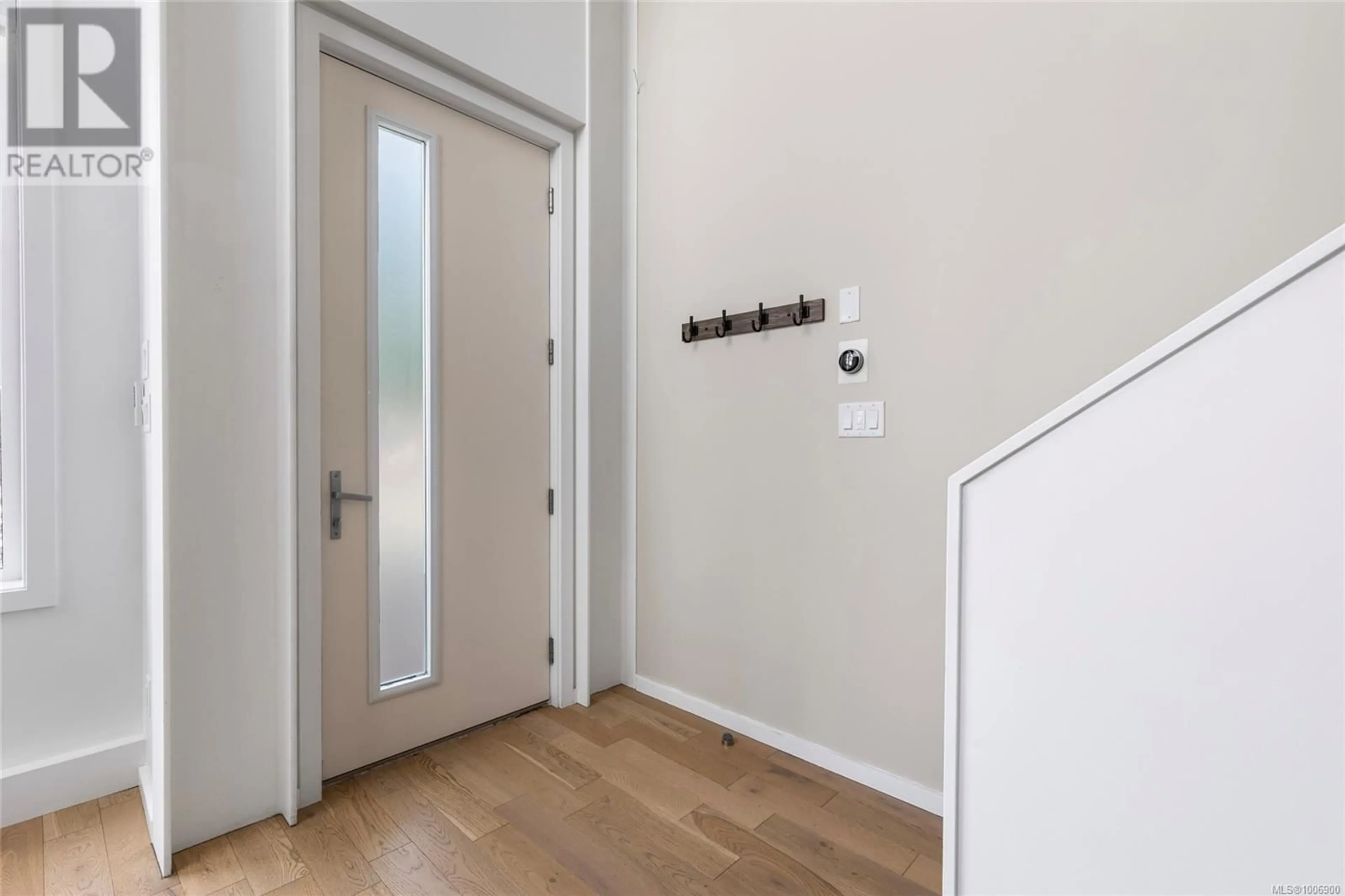 Indoor entryway for 2471 BEVAN AVENUE, Sidney British Columbia V8L1W2