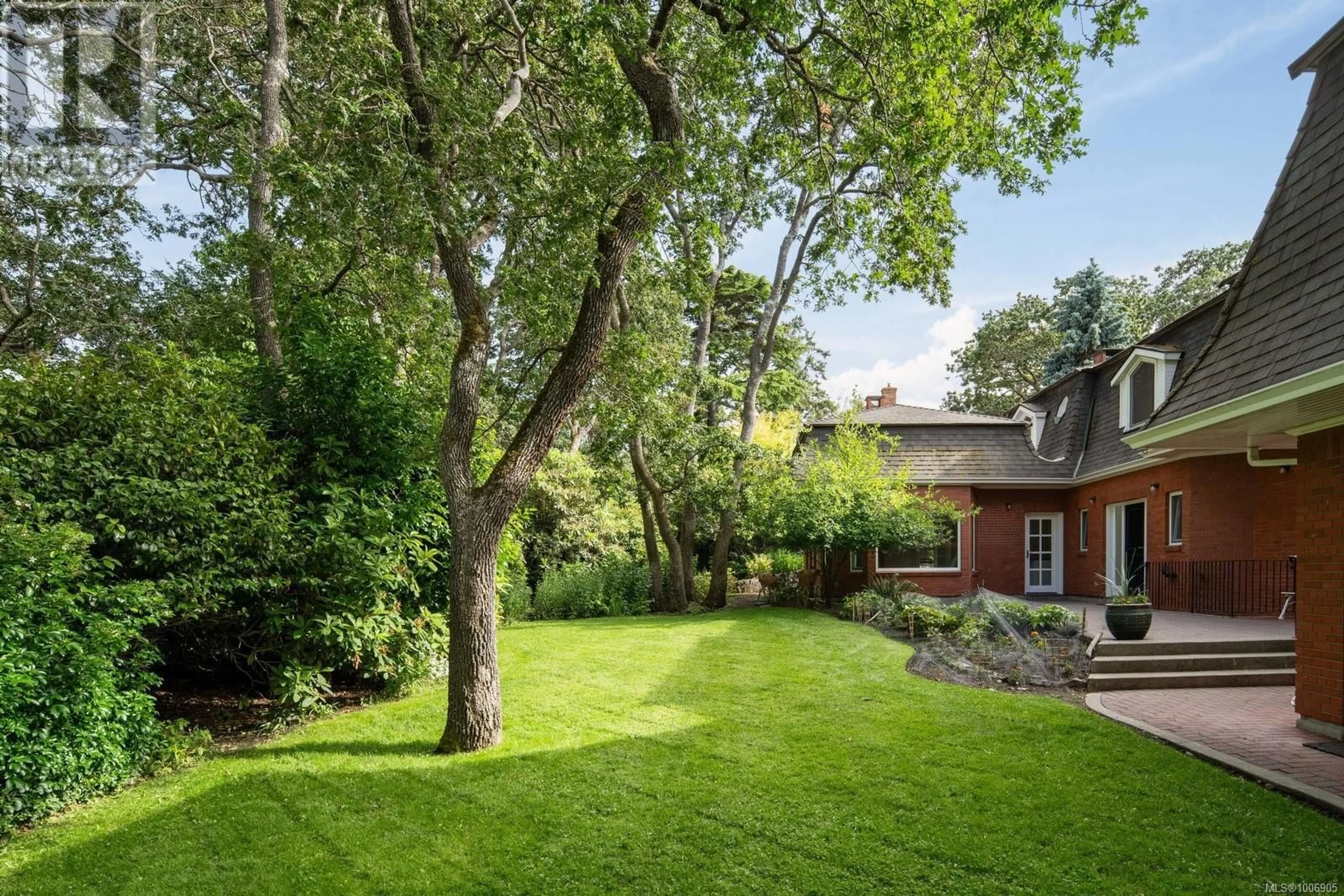 Patio, forest/trees view for 611 ISLAND ROAD, Oak Bay British Columbia V8S2T7