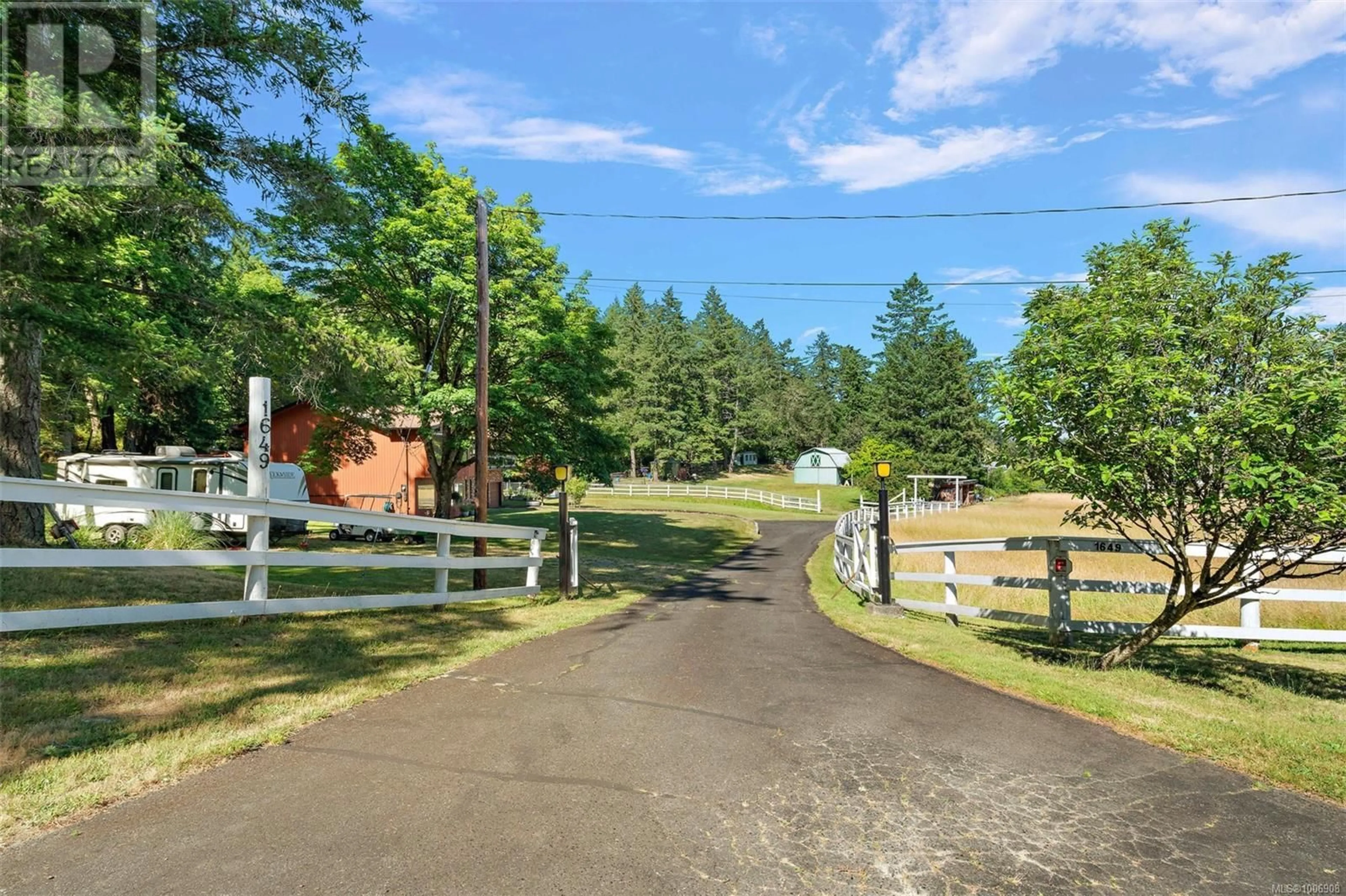 A pic from outside/outdoor area/front of a property/back of a property/a pic from drone, unknown for 1649 CHARLTON ROAD, Saanich British Columbia V9E2C8