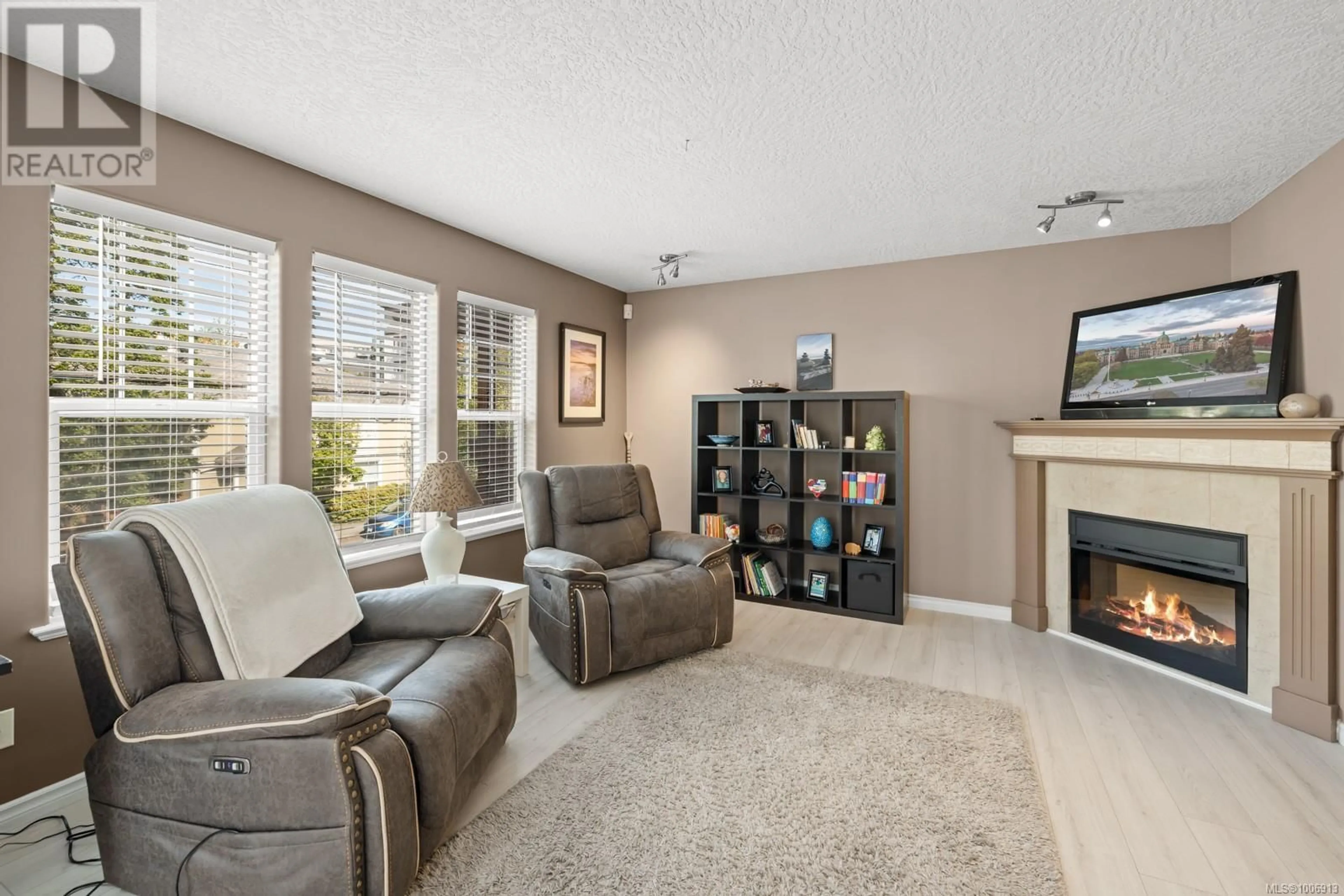 Living room with furniture, unknown for 19 - 2711 JACKLIN ROAD, Langford British Columbia V9B3X7