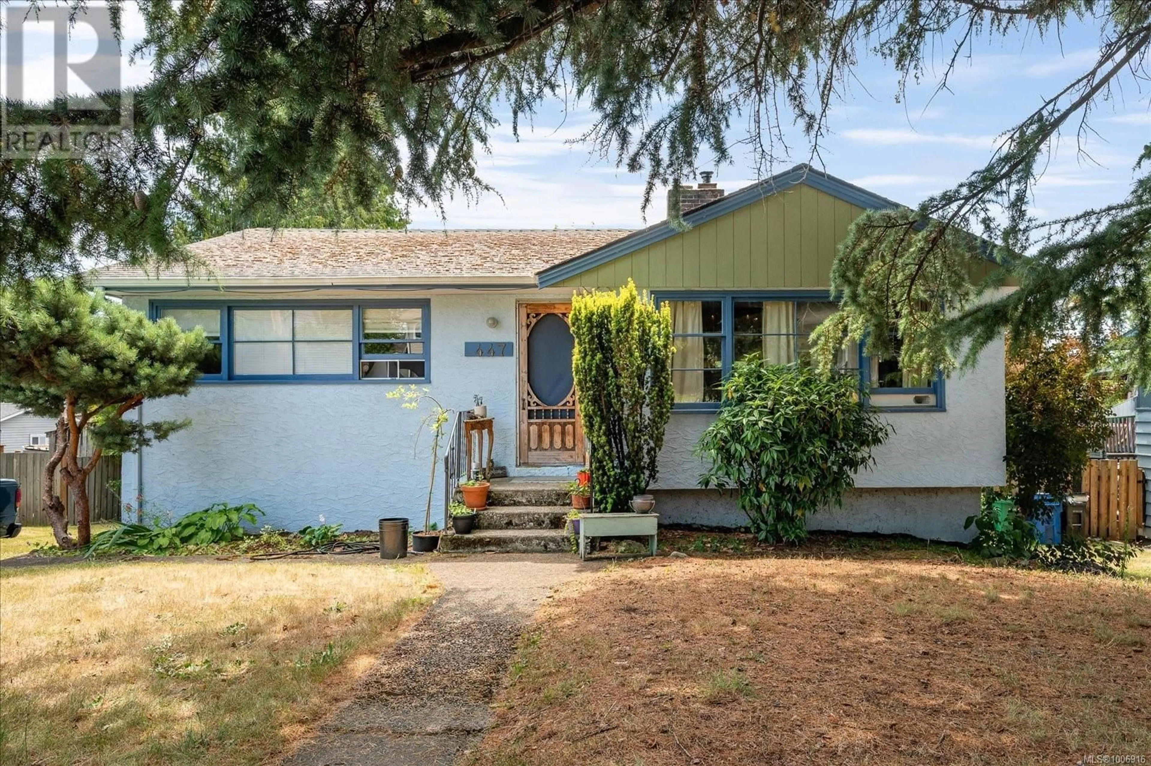 Home with vinyl exterior material, street for 447 AYSGARTH STREET, Nanaimo British Columbia V9R1V7