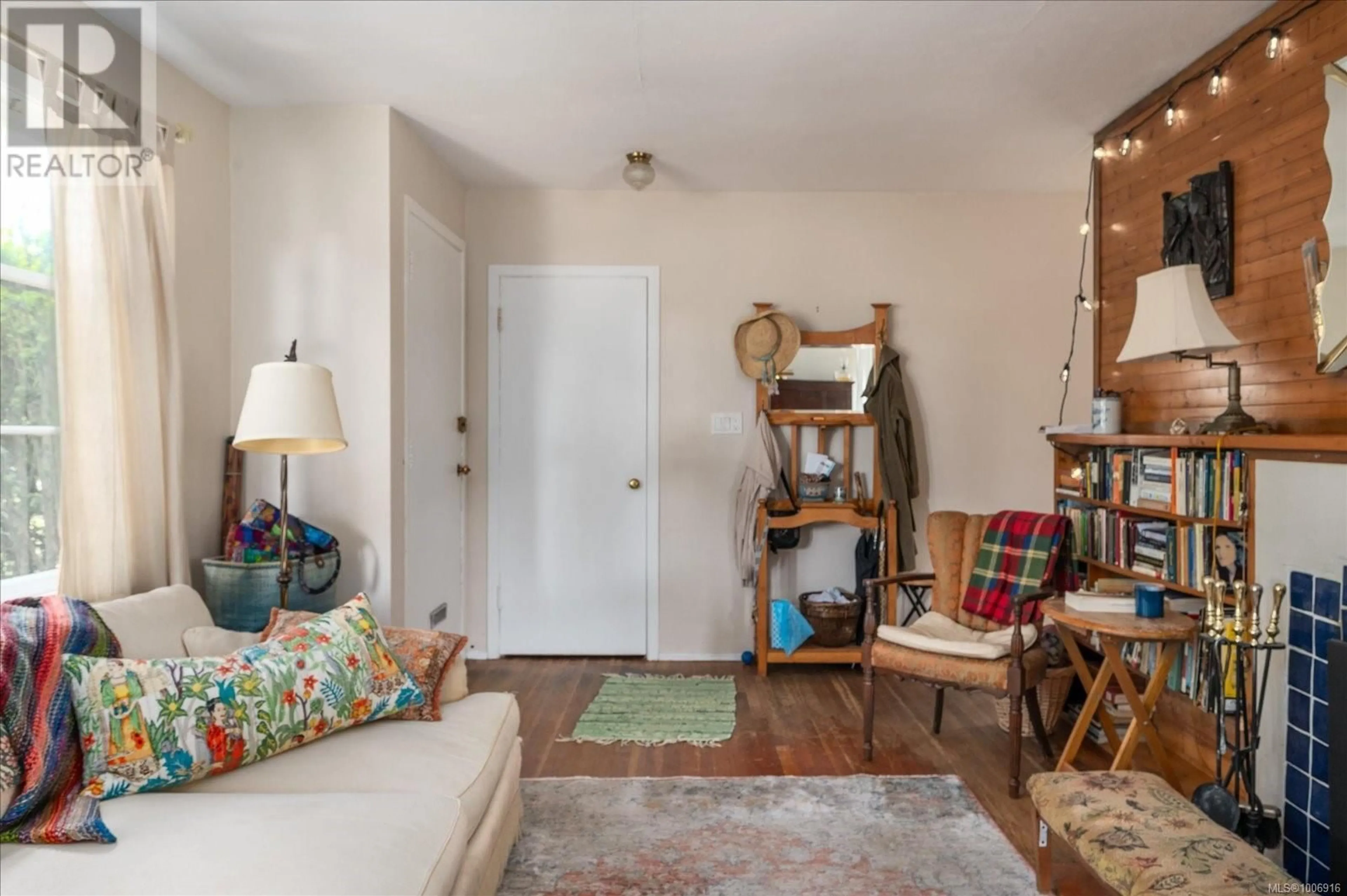 Living room with furniture, unknown for 447 AYSGARTH STREET, Nanaimo British Columbia V9R1V7