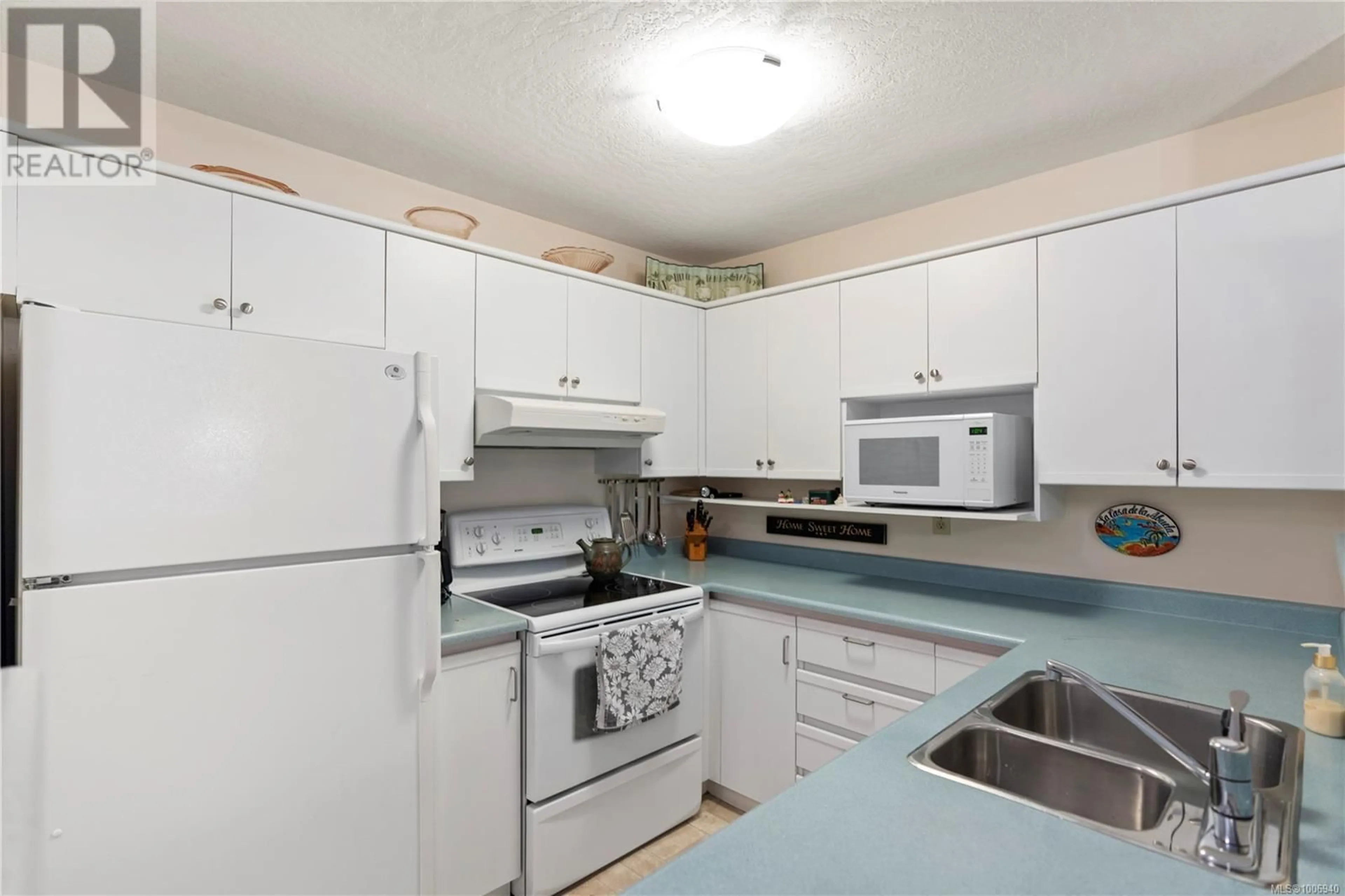 Standard kitchen, unknown for 104 - 9882 FIFTH STREET, Sidney British Columbia V8L2X3
