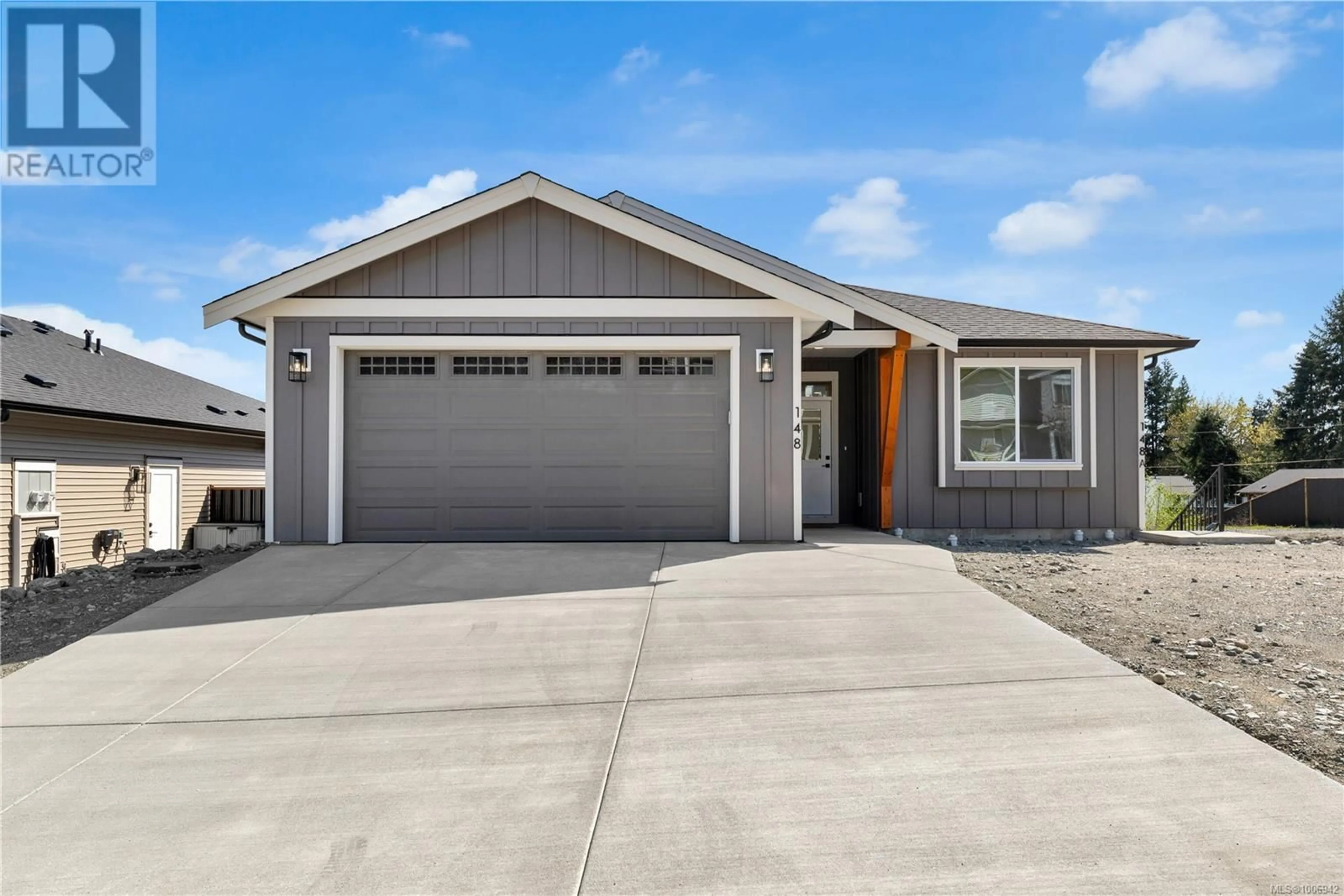 Home with vinyl exterior material, street for 148 FRANCIS PLACE, Ladysmith British Columbia V9G1W4