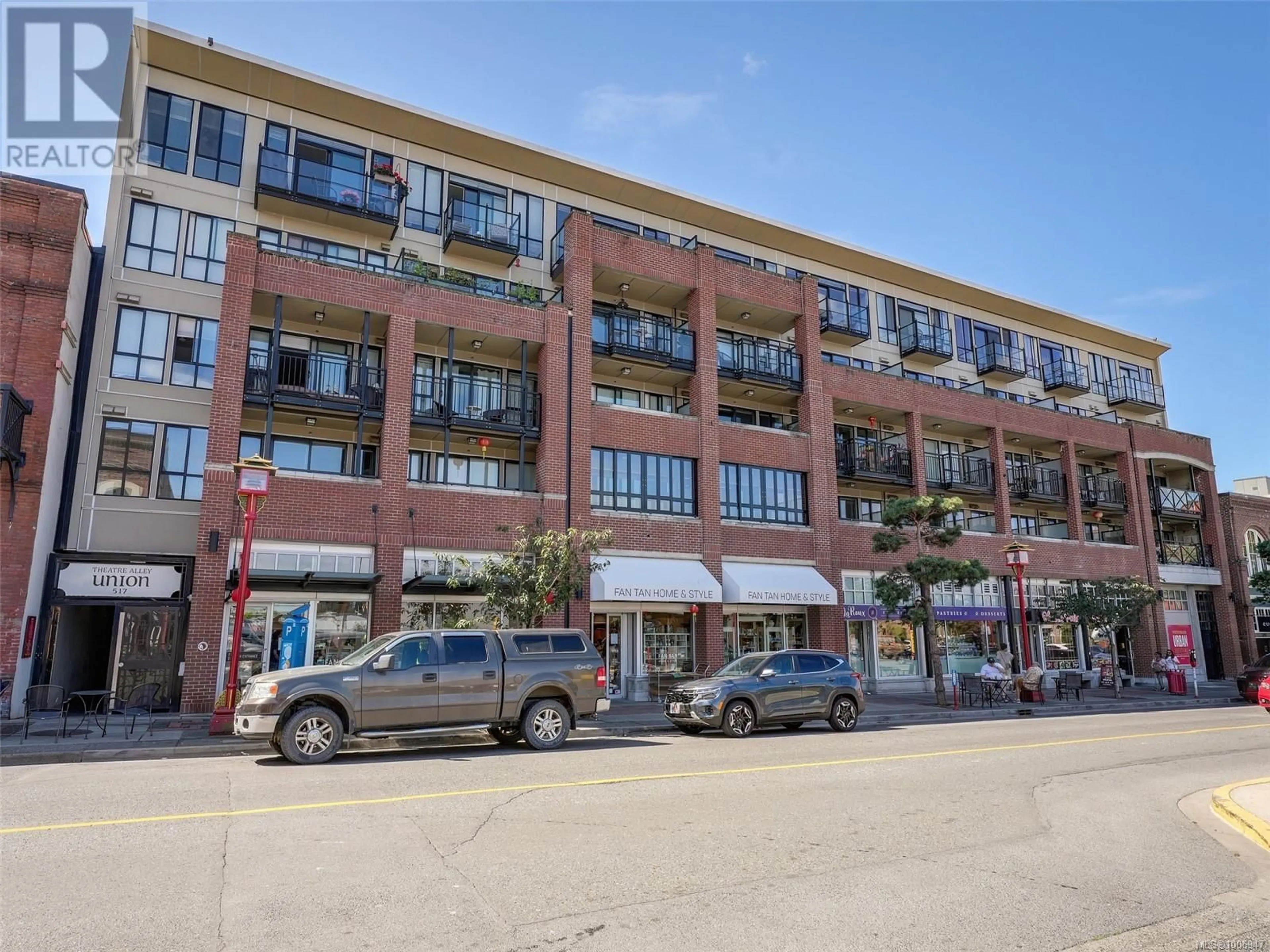 Patio, building for 405 - 517 FISGARD STREET, Victoria British Columbia V8W0C5