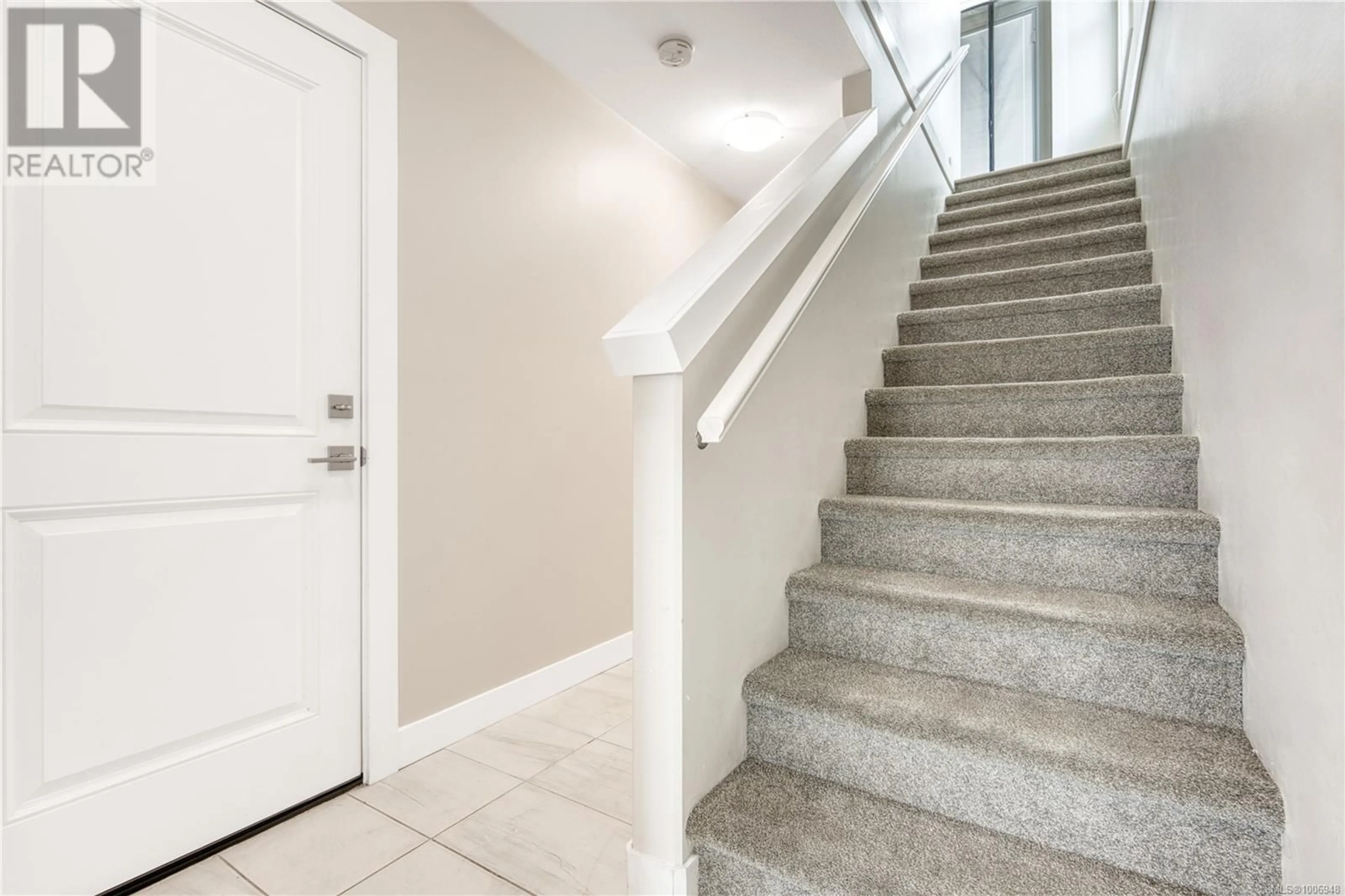 Stairs for 109 - 1800 SUMMERHILL PLACE, Nanaimo British Columbia V9S0C3