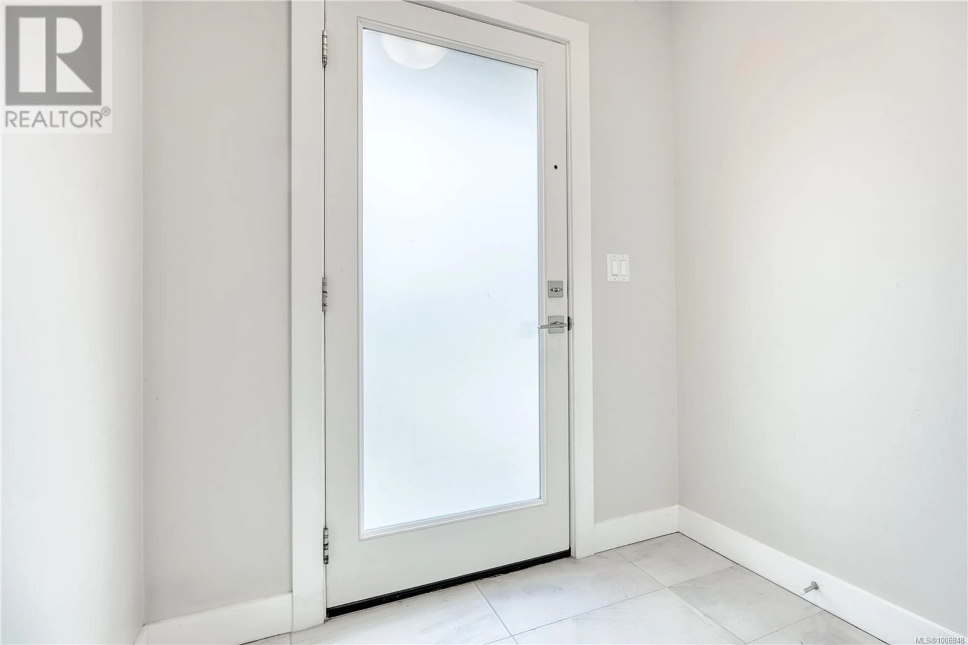 Indoor entryway for 109 - 1800 SUMMERHILL PLACE, Nanaimo British Columbia V9S0C3