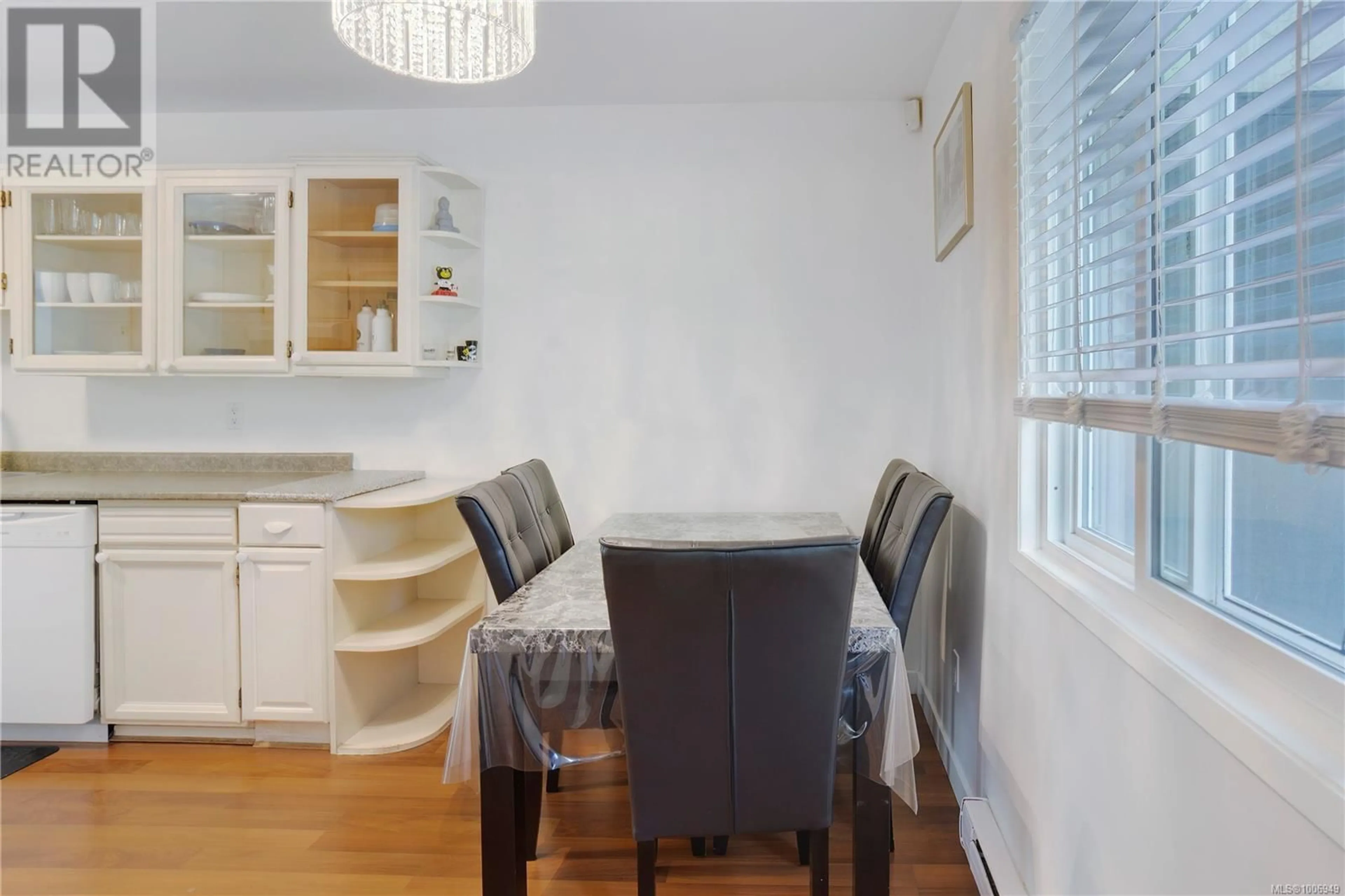 Dining room, wood/laminate floor for 2 - 230 WAKESIAH AVENUE, Nanaimo British Columbia V9R3K3
