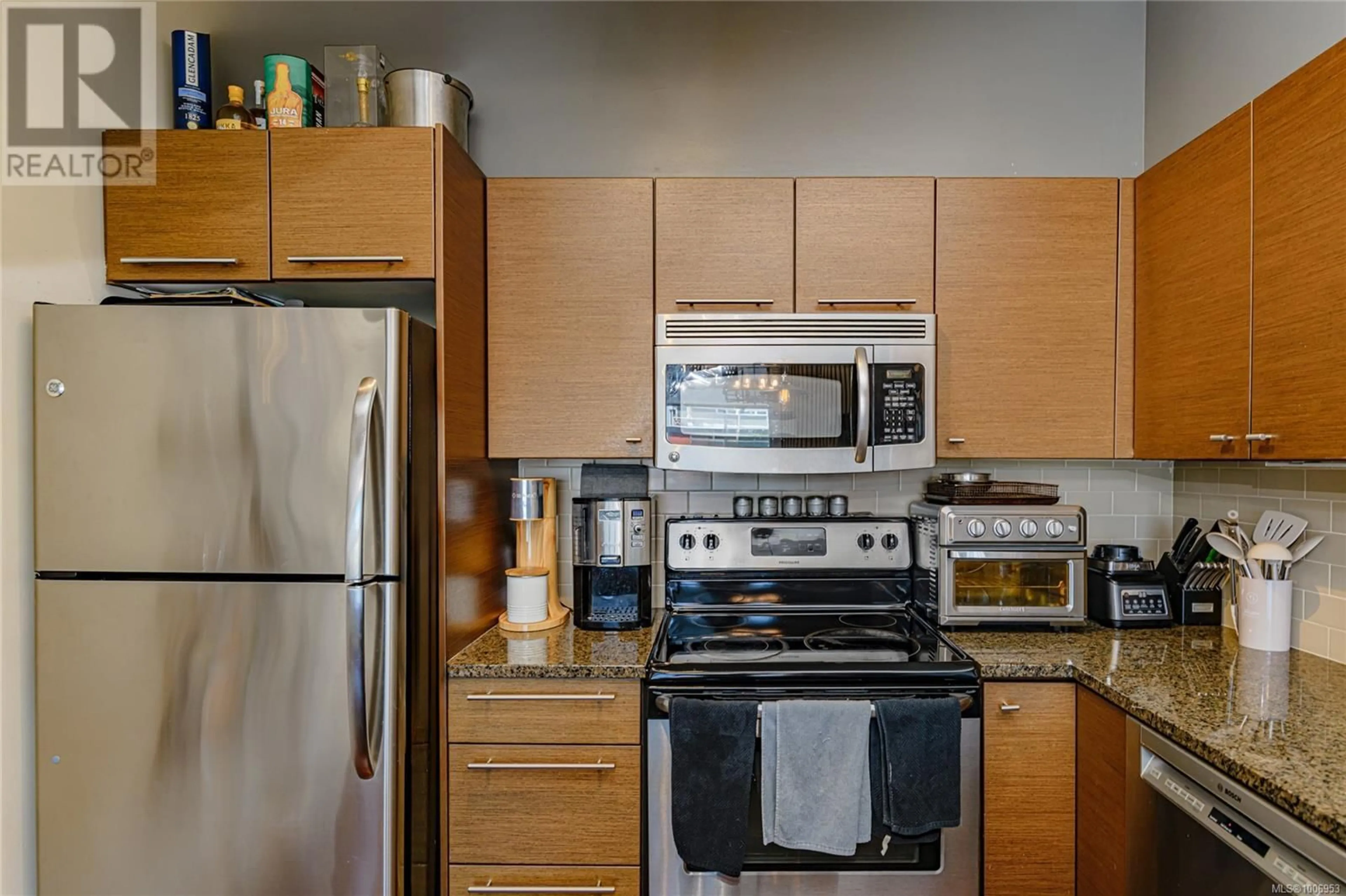 Standard kitchen, unknown for 407 - 1315 ESQUIMALT ROAD, Esquimalt British Columbia V9A3P5