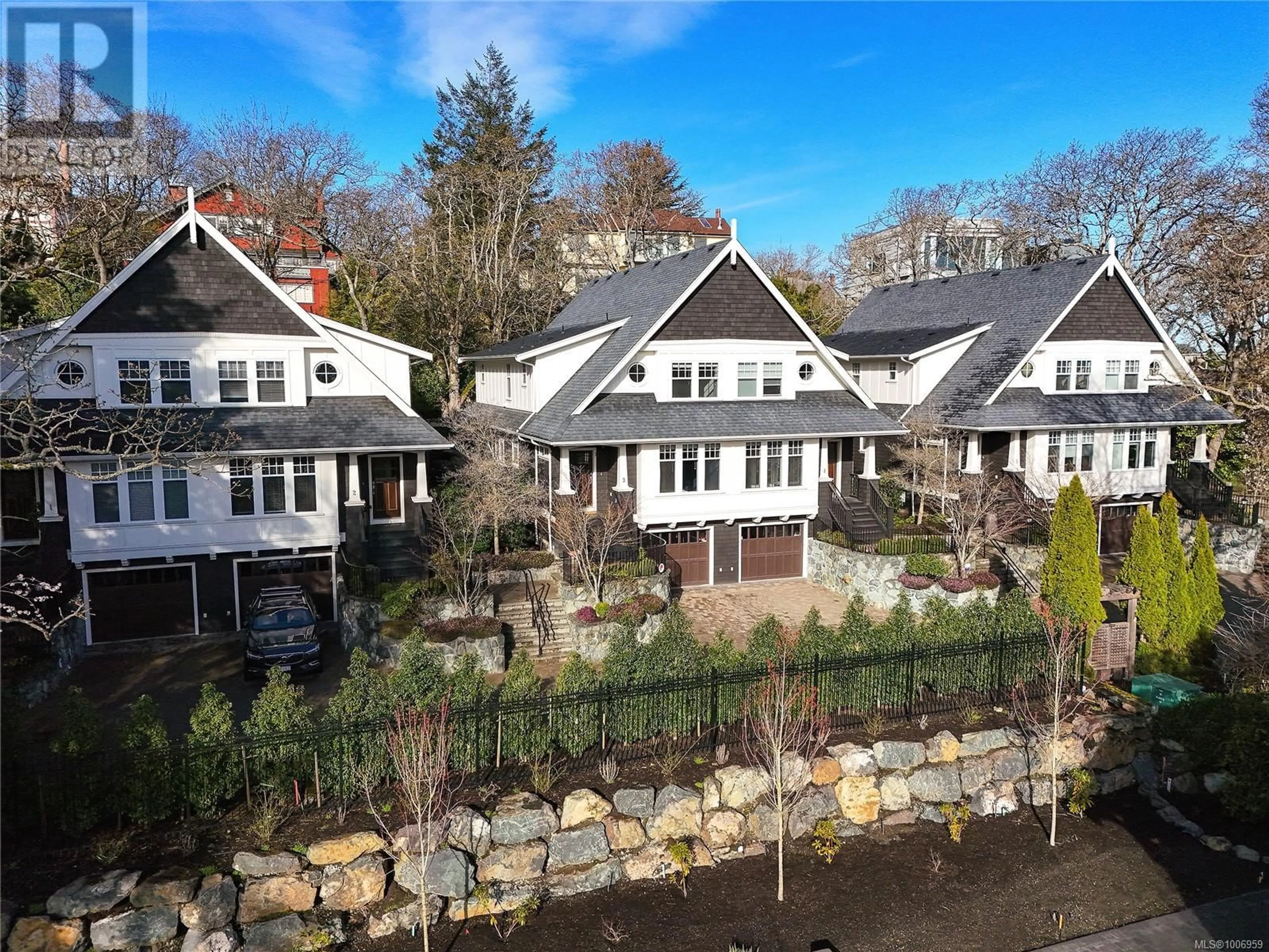A pic from outside/outdoor area/front of a property/back of a property/a pic from drone, unknown for 3 - 1770 ROCKLAND AVENUE, Victoria British Columbia V8S1X2