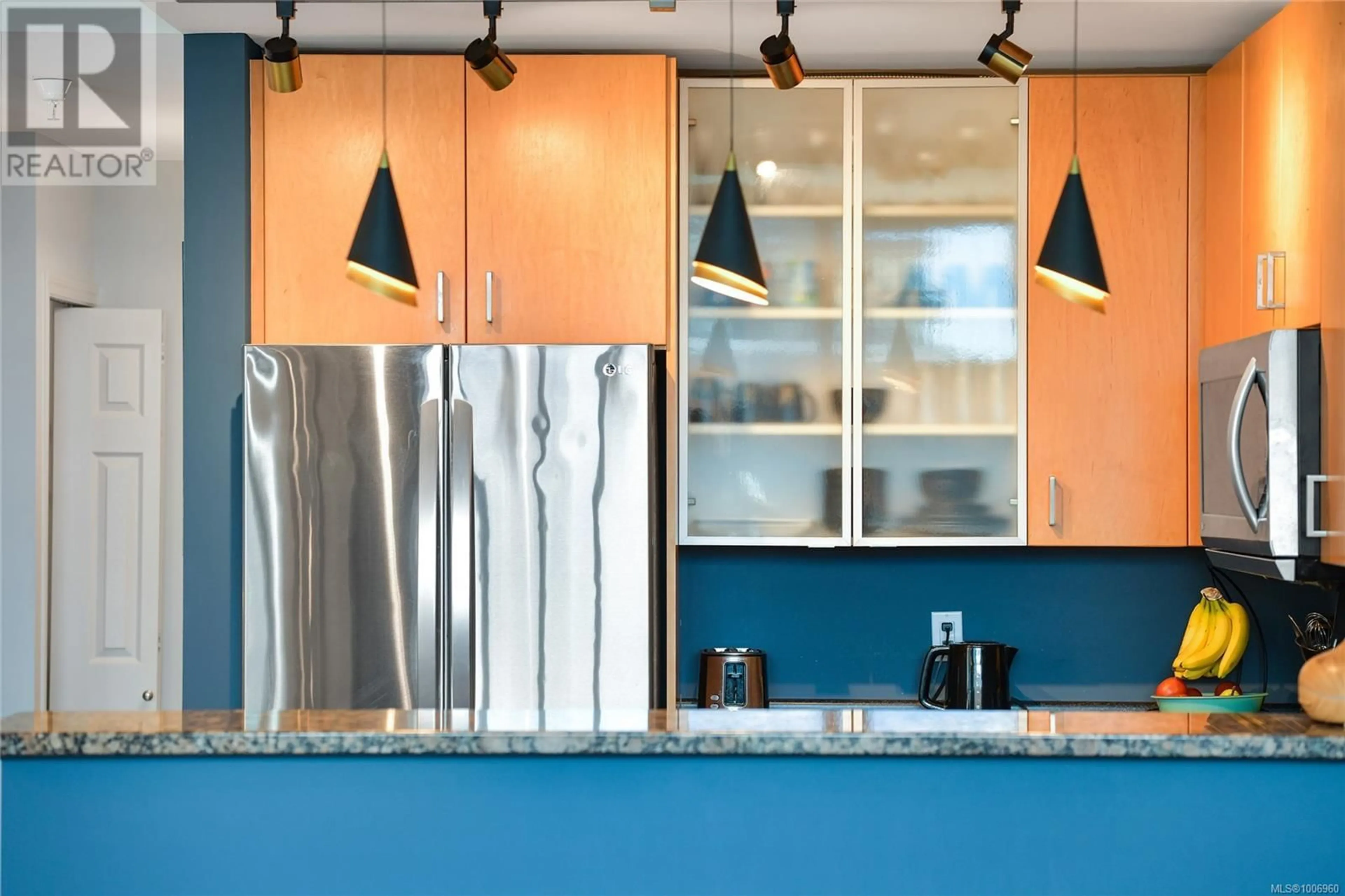 Contemporary kitchen, ceramic/tile floor for 706 - 860 VIEW STREET, Victoria British Columbia V8W3Z8