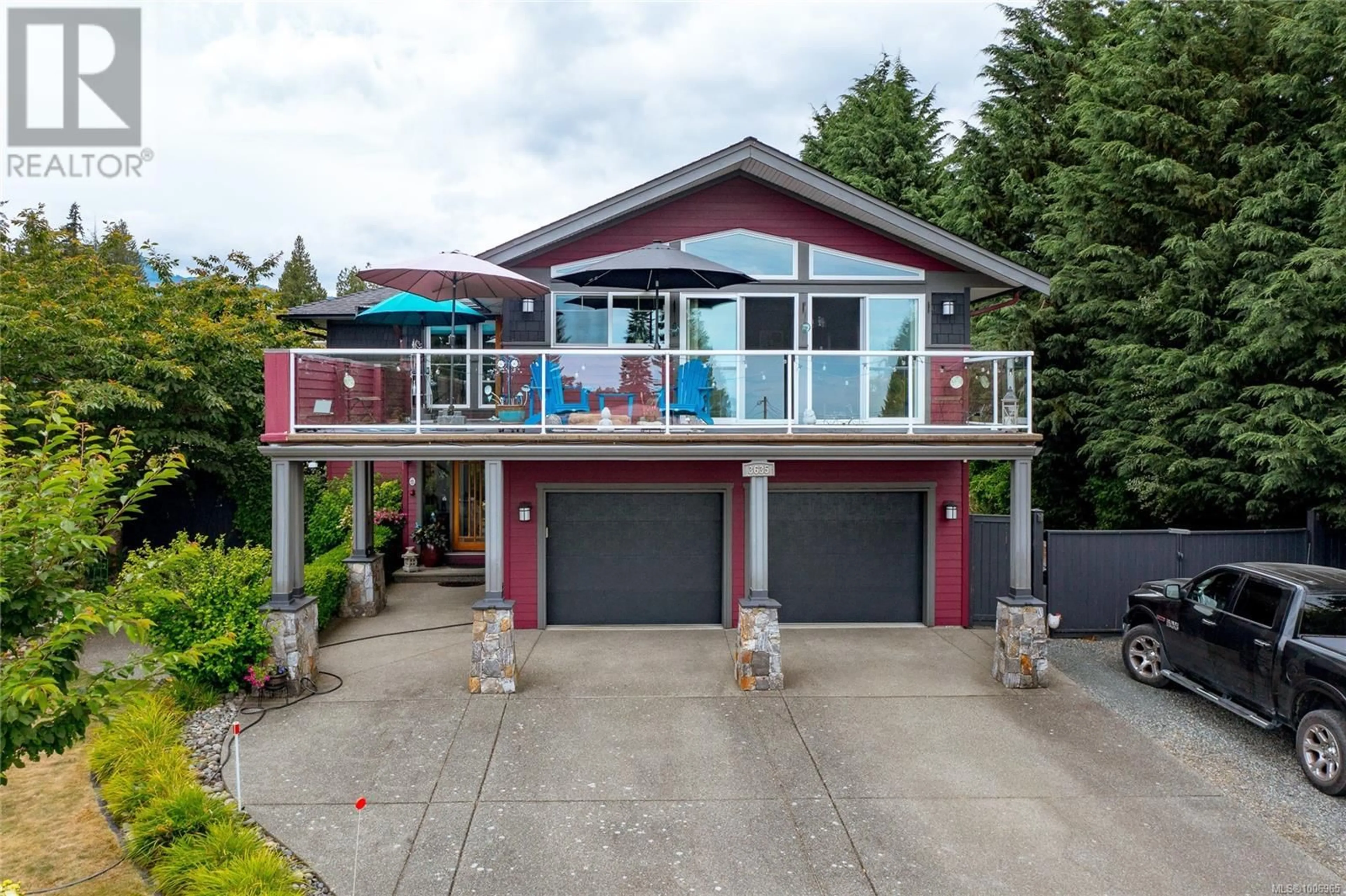 Home with vinyl exterior material, street for 3635 SHANNON DRIVE, Ladysmith British Columbia V9G1Z9