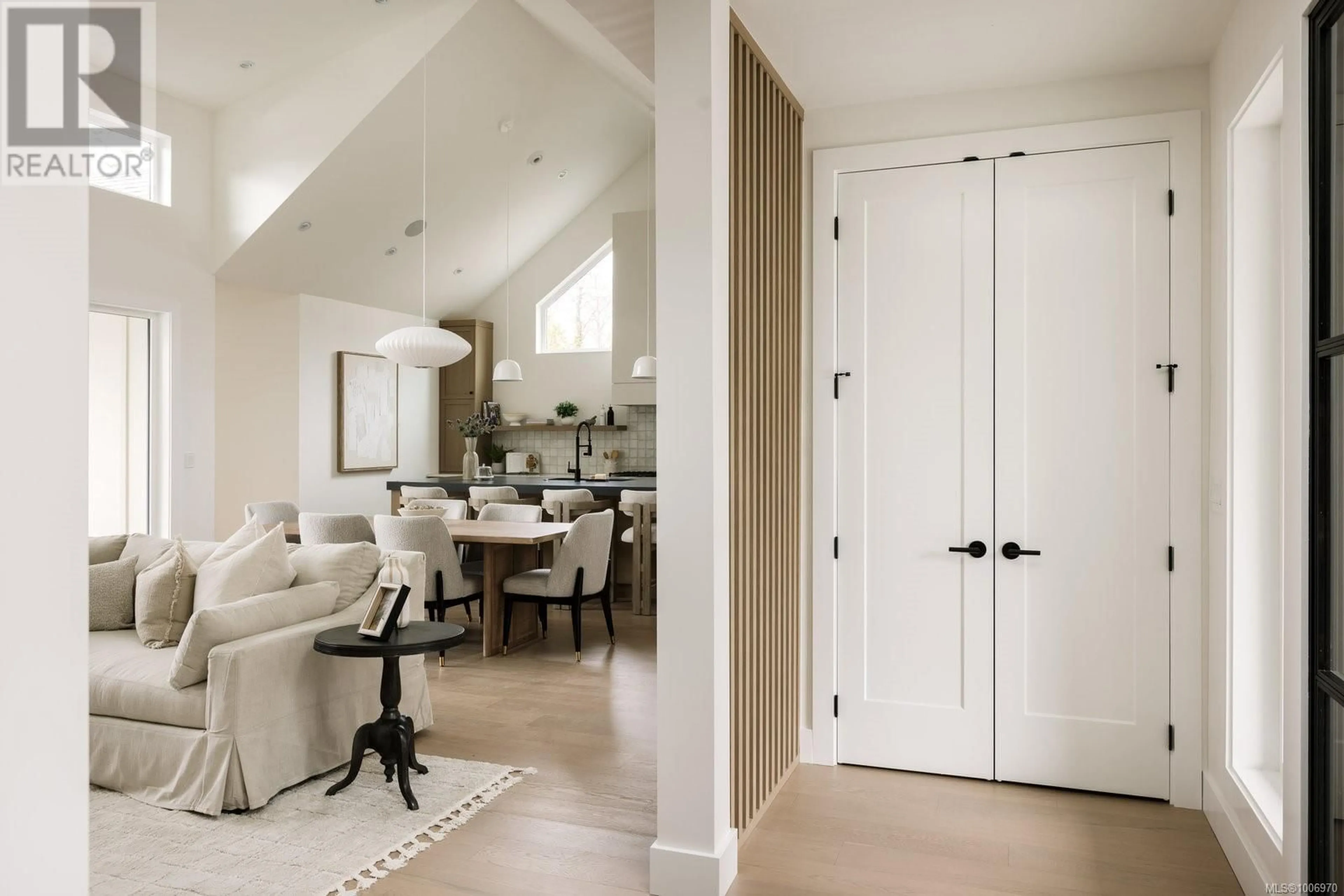 Indoor entryway for 10210 TSAYKUM ROAD, North Saanich British Columbia V8L5T6