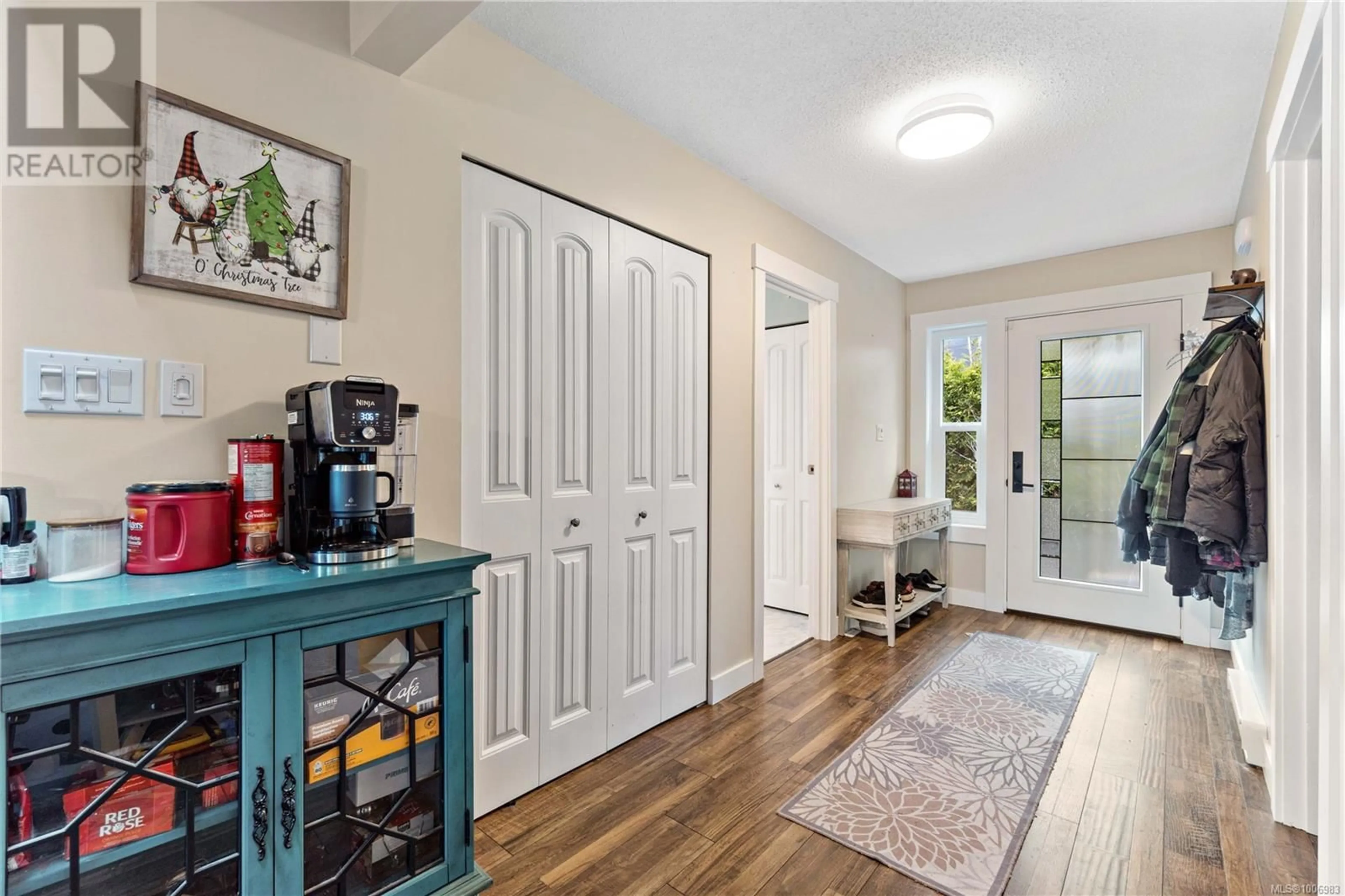 Indoor entryway for 1947 KELSIE ROAD, Nanaimo British Columbia V9X1B7