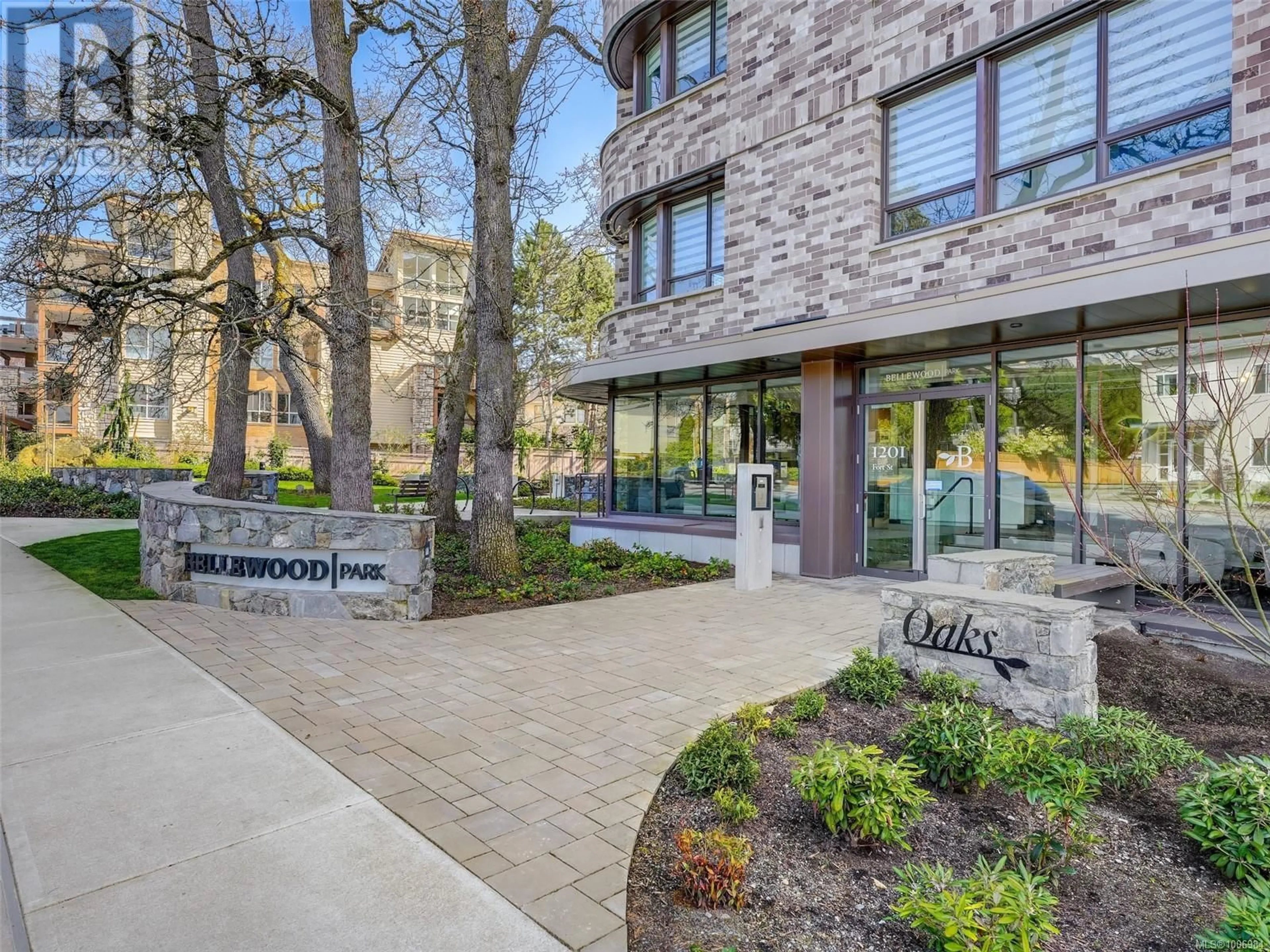 Unknown for 302 - 1201 FORT STREET, Victoria British Columbia V8V0G1
