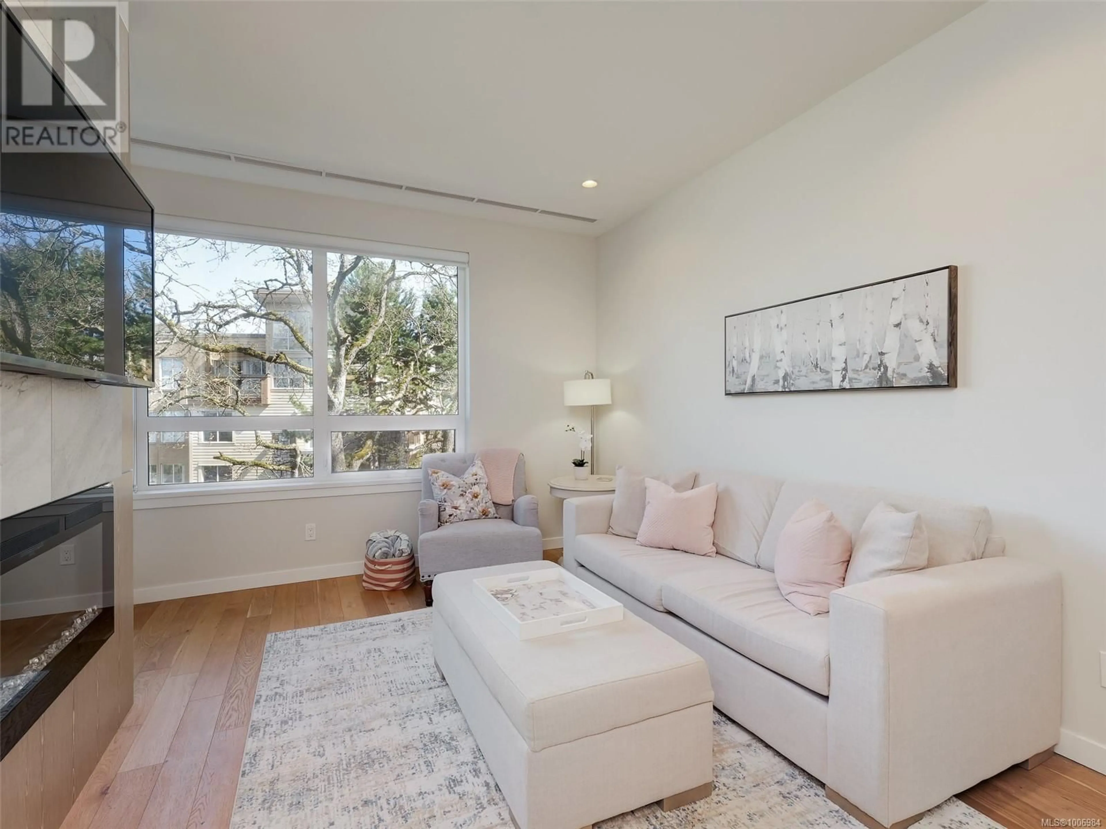 Living room with furniture, unknown for 302 - 1201 FORT STREET, Victoria British Columbia V8V0G1