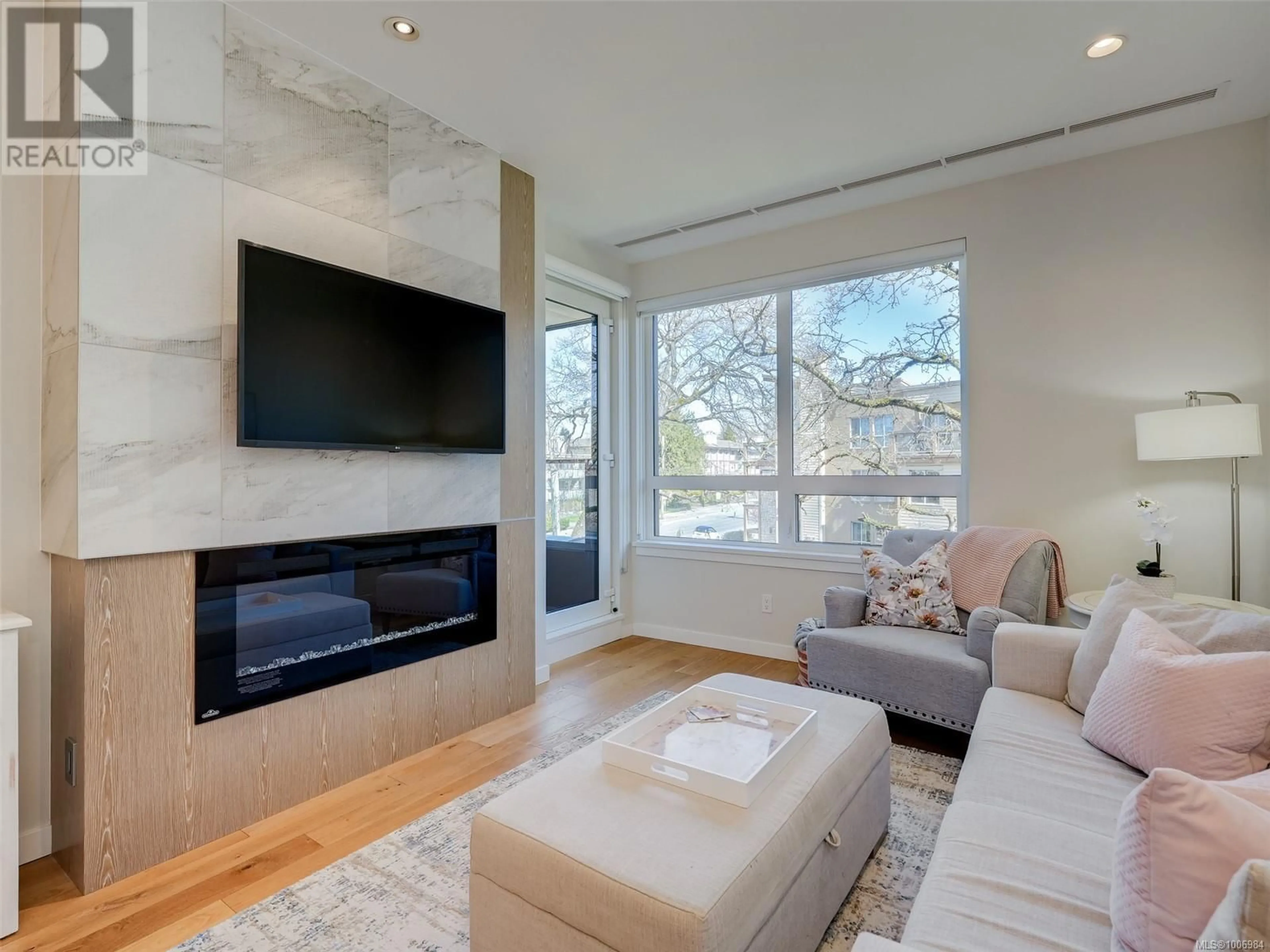 Living room with furniture, unknown for 302 - 1201 FORT STREET, Victoria British Columbia V8V0G1