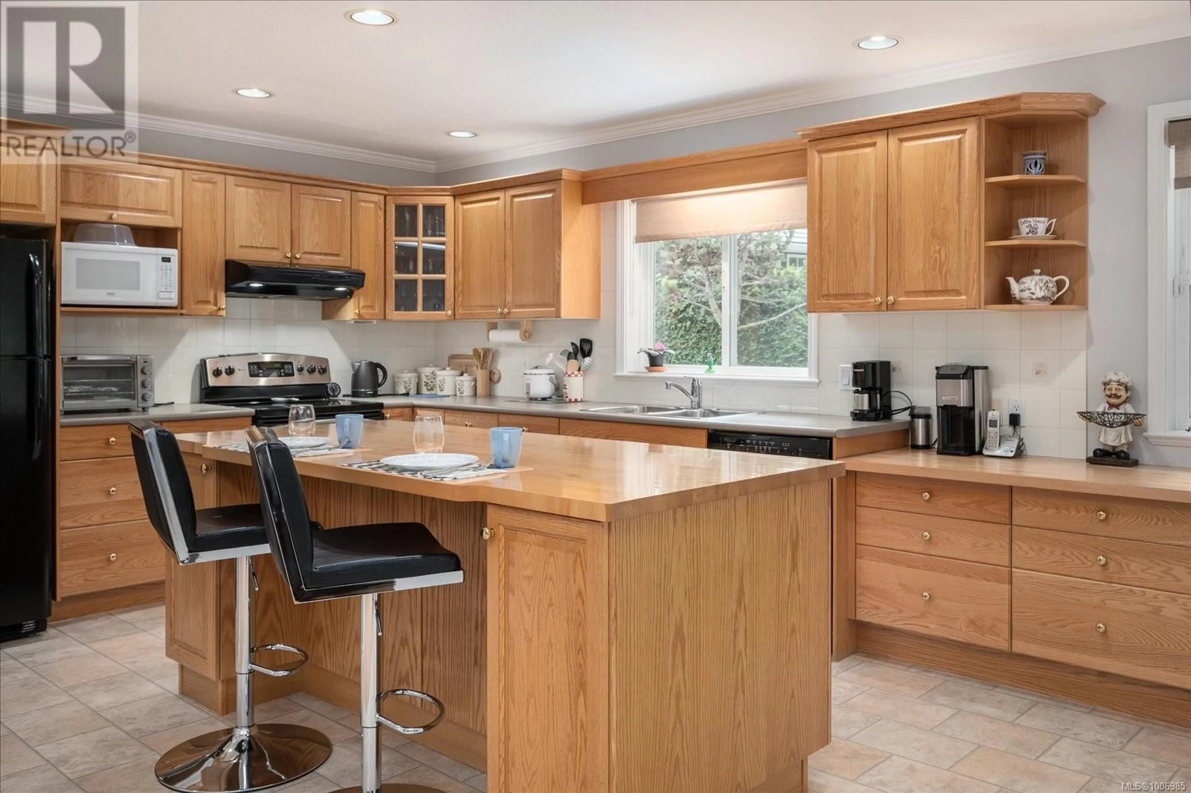 Open concept kitchen, unknown for 600 HICKORY PLACE, Qualicum Beach British Columbia V9K2S1