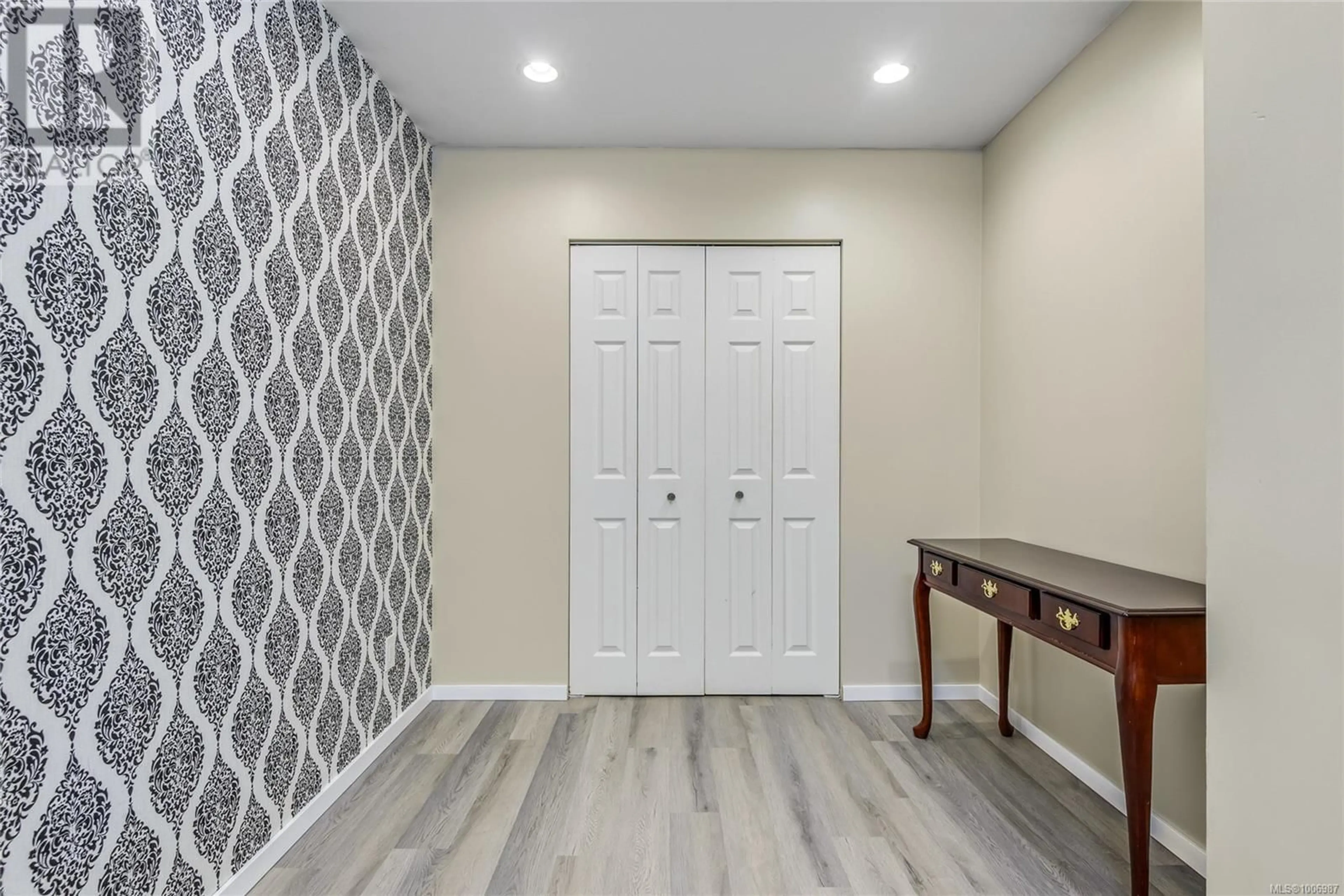 Indoor entryway for 1405 DOE PLACE, Campbell River British Columbia V9W6E5